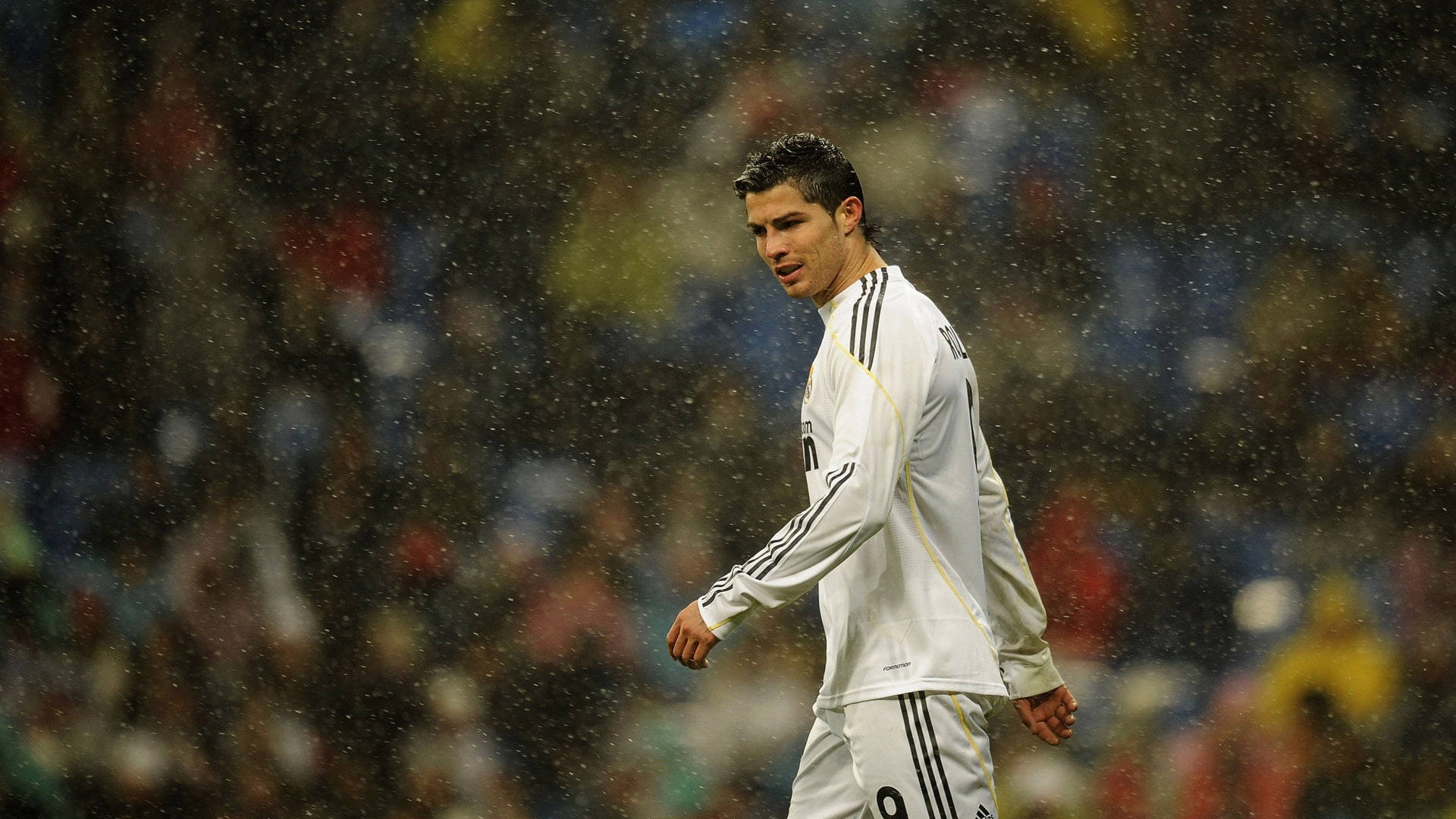 CR7 HD Reën Sokker Wedstryd — Cristiano Ronaldo Muurpapier