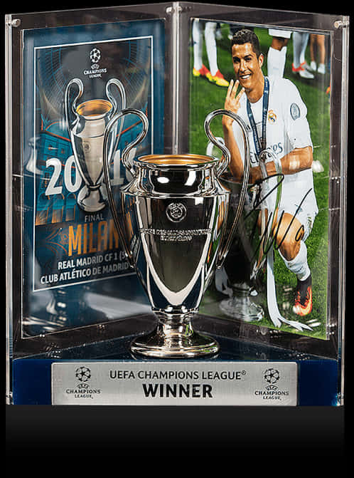 Cristiano Ronaldo Champions League Trofee Uitstalling Muurpapier