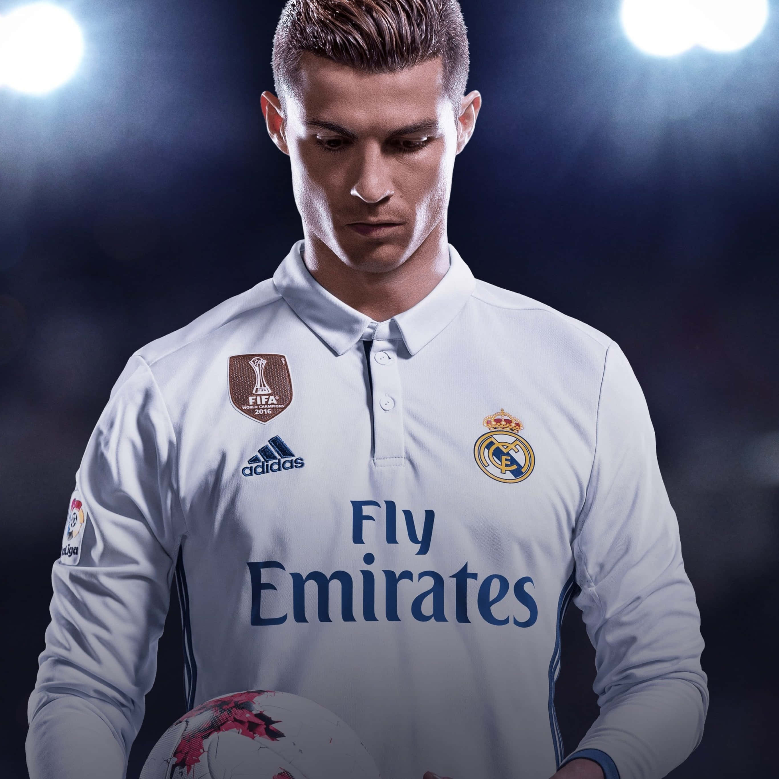 Cristiano Ronaldo wat 'n houding op die veld inneem Muurpapier