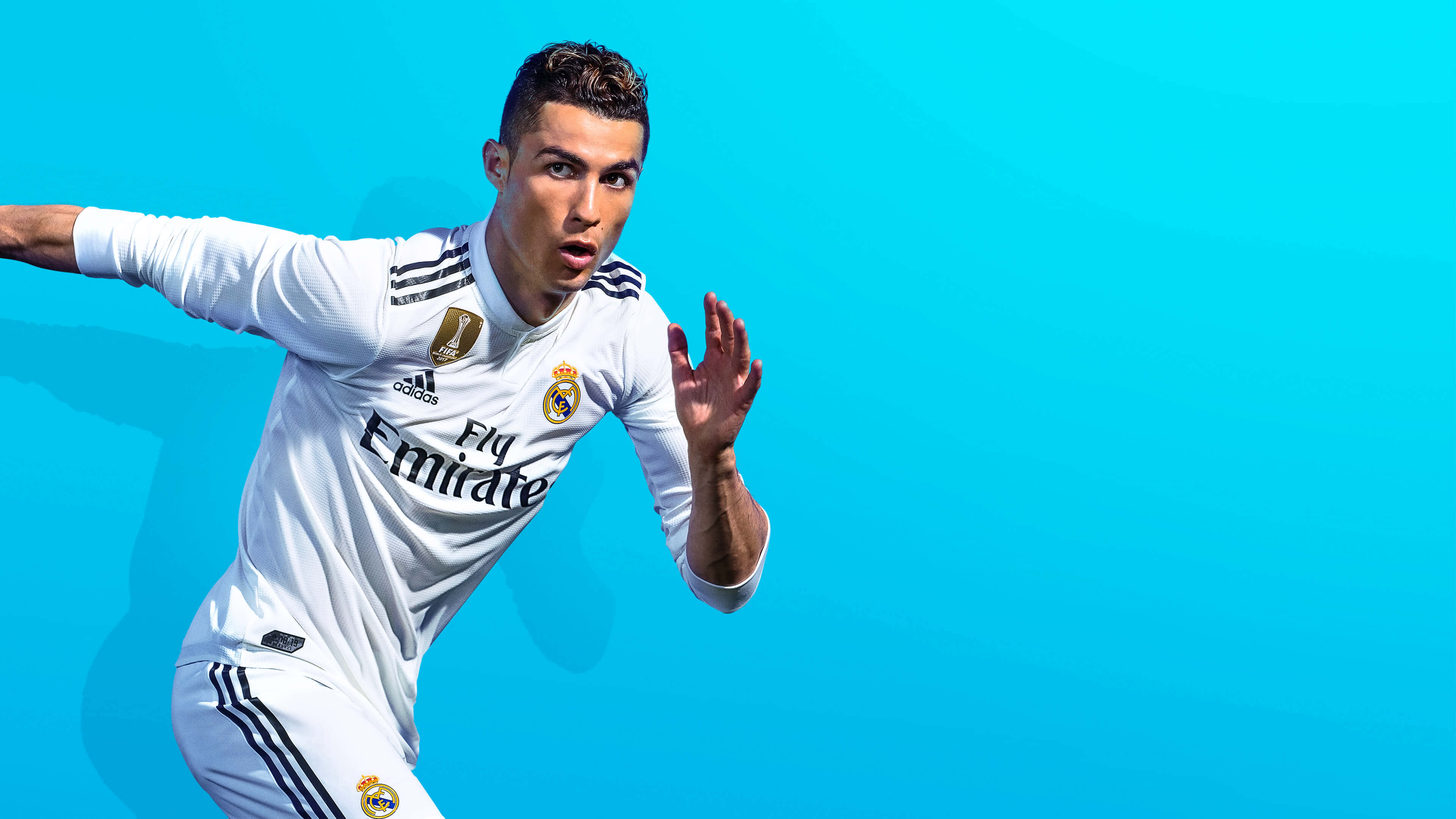 Cristiano Ronaldo wat 'n houding op die veld inneem Muurpapier
