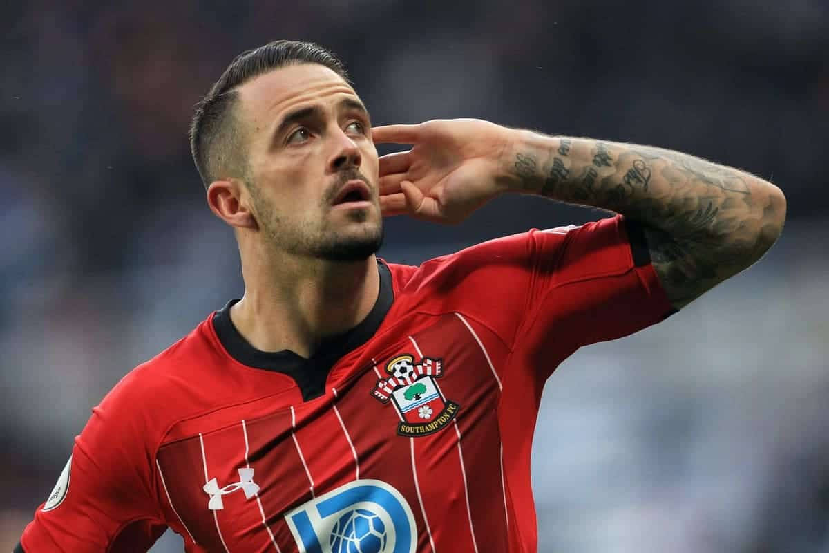 Danny Ings wat sy ore koppie Muurpapier