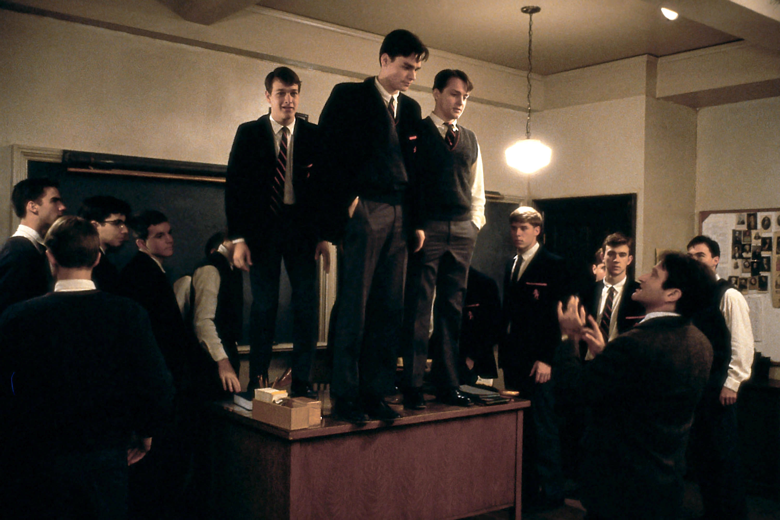 Dead Poets Society Donker Akademie Bureaublad Muurpapier