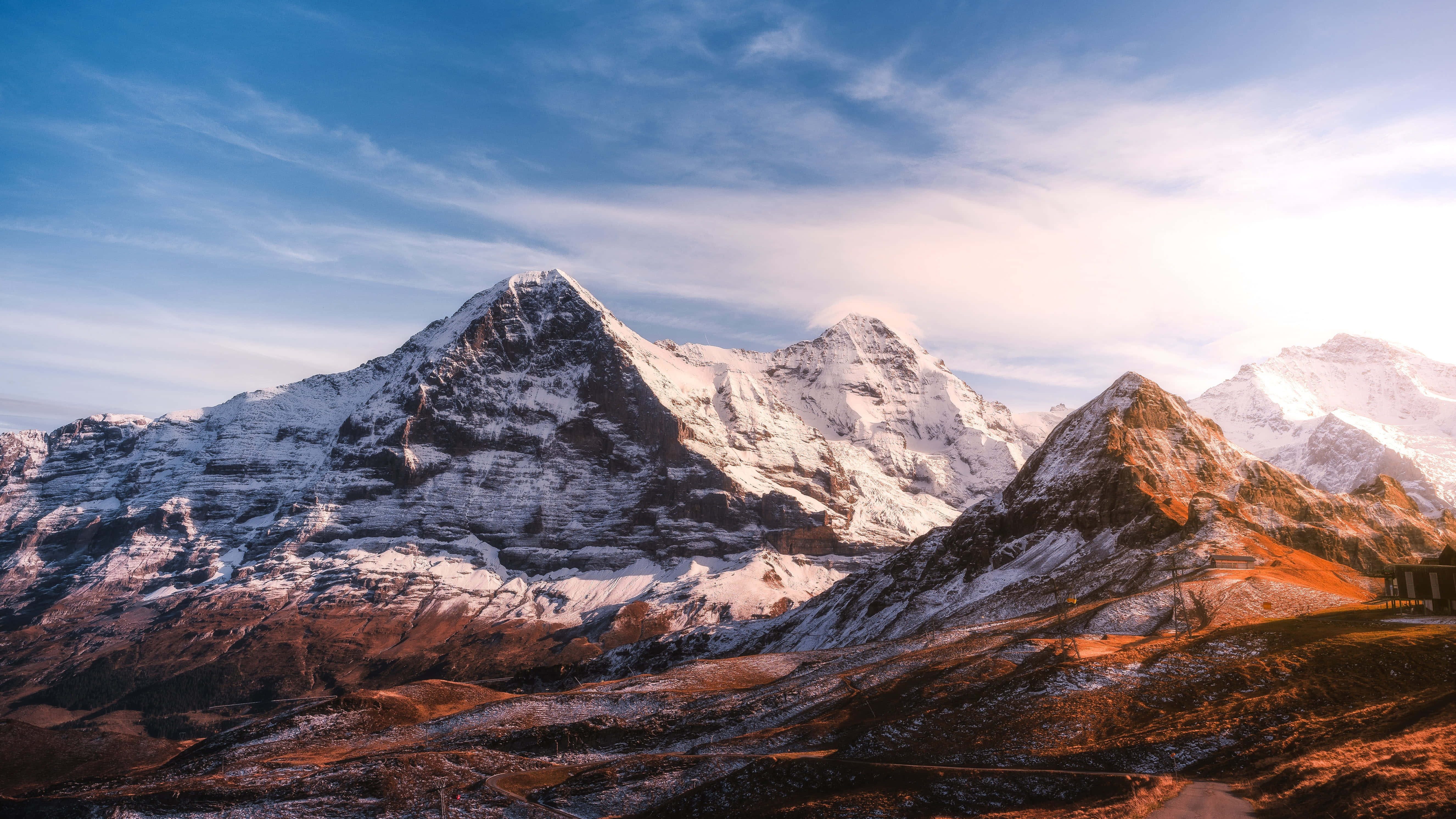 die berge van Nepal is bedek met sneeu Muurpapier