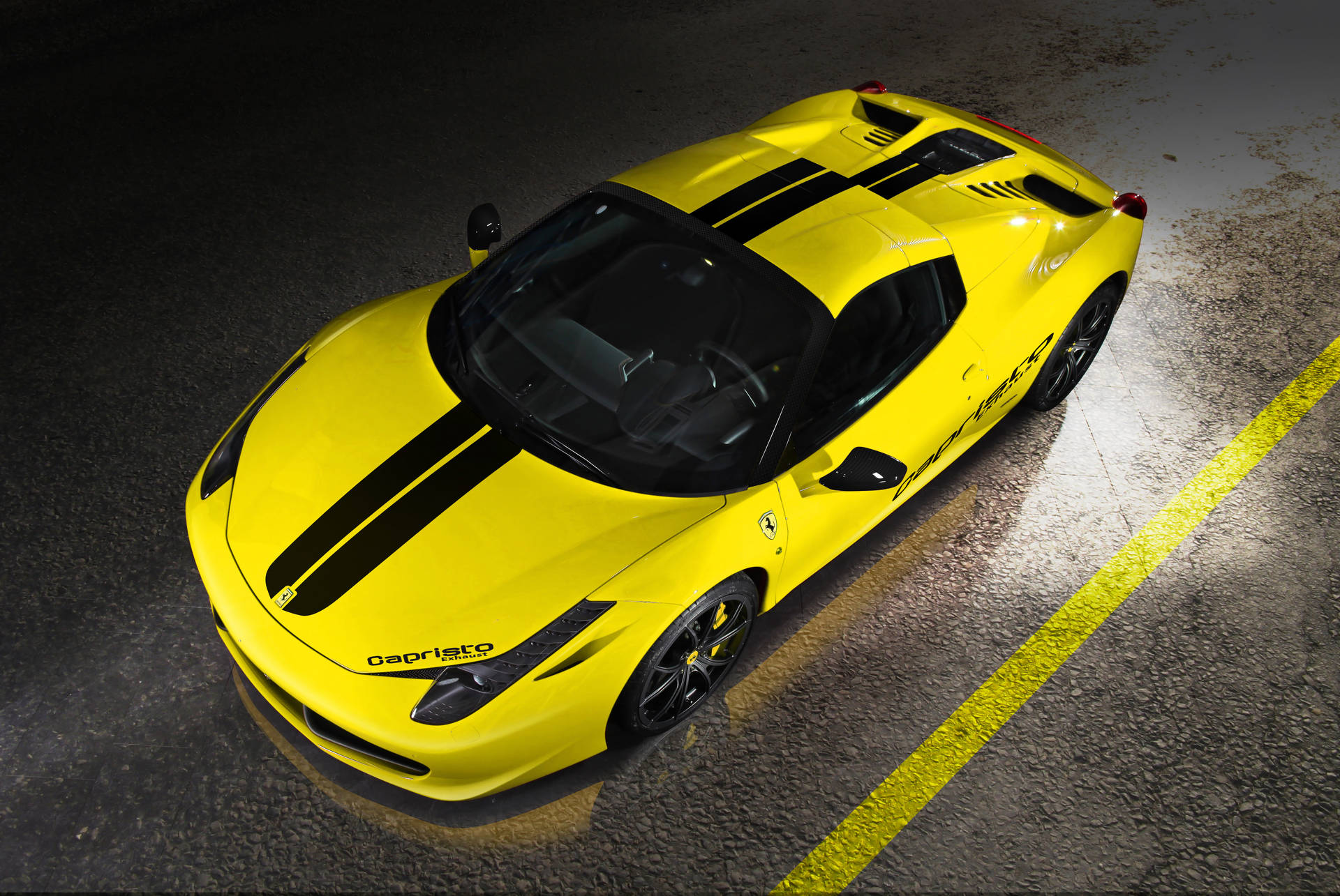 Geel Ferrari 458 Spider sportmotor variant agtergrond.