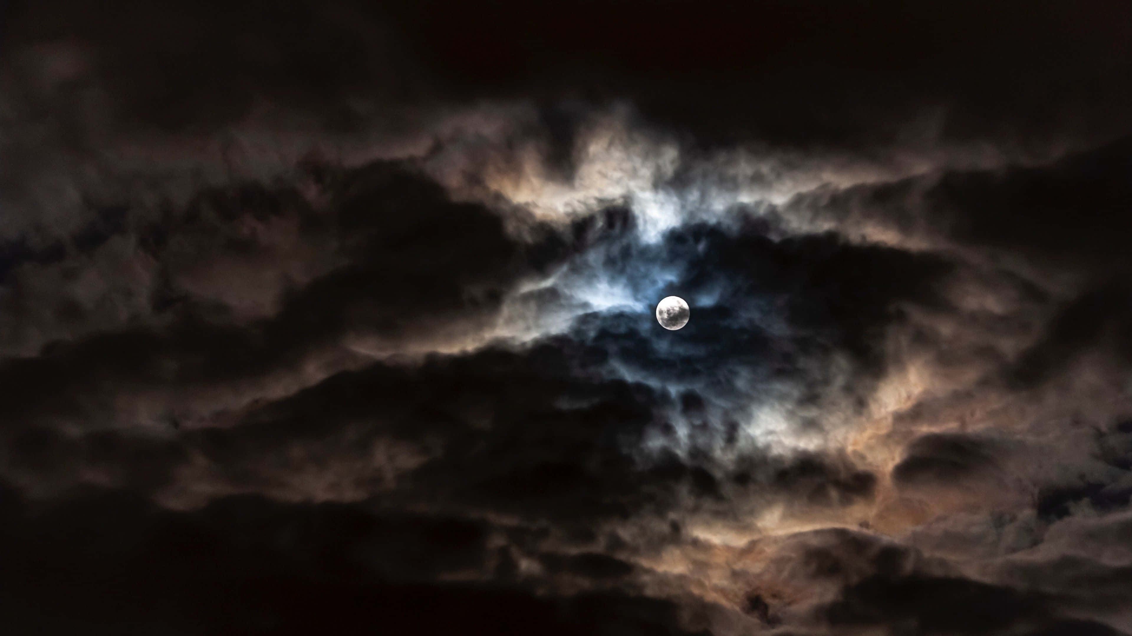 die maan word deur die wolke gesien Muurpapier