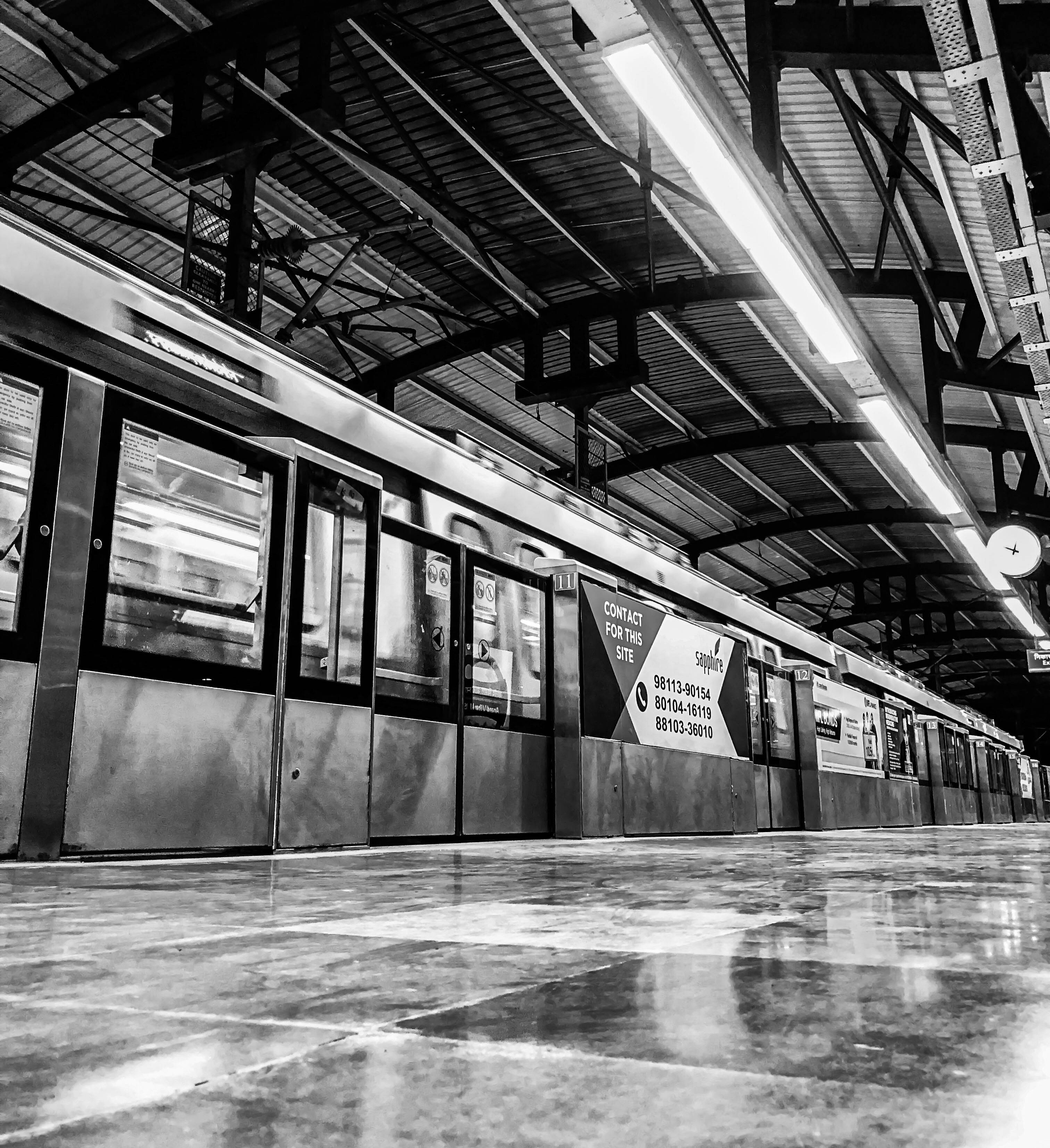 Die nostalgie van treinreise in grystone Muurpapier
