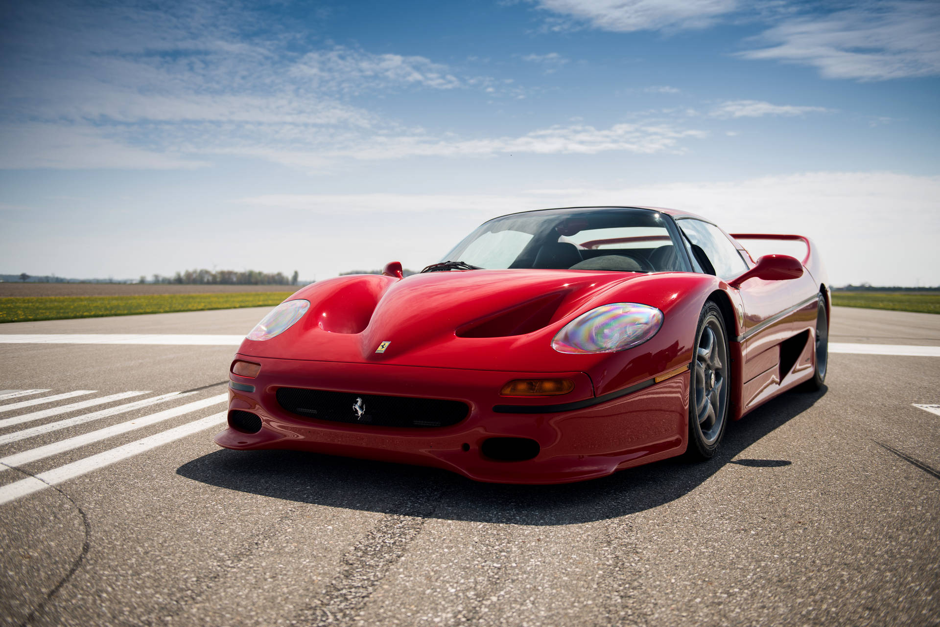 Rooi Ferrari F50 by voetgangerbaanmerk muurpapier.
