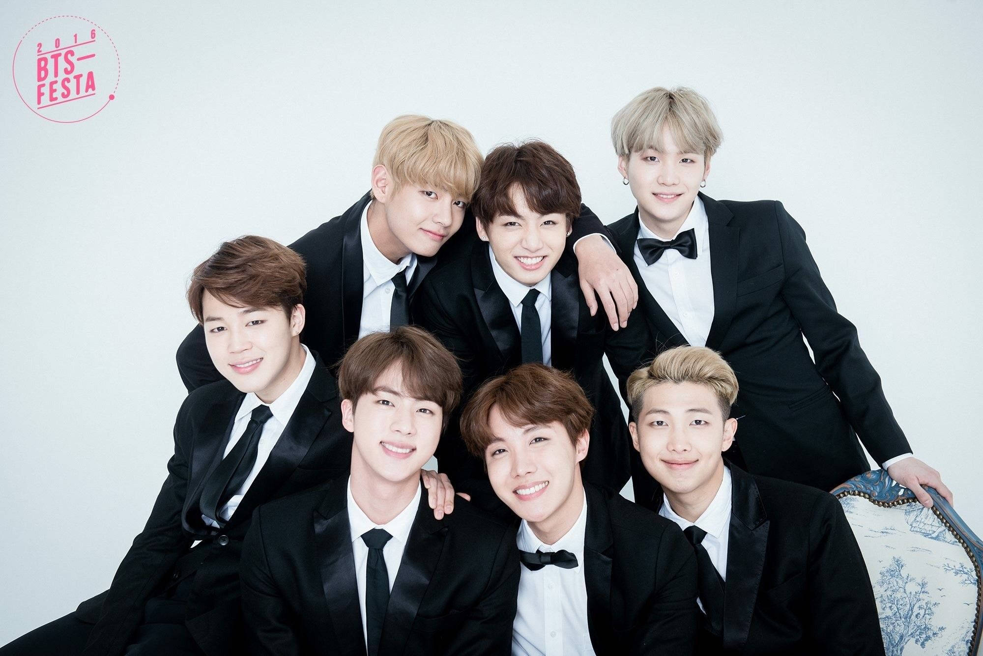 Die wêreldbekende K-pop-seunsgroep BTS Muurpapier