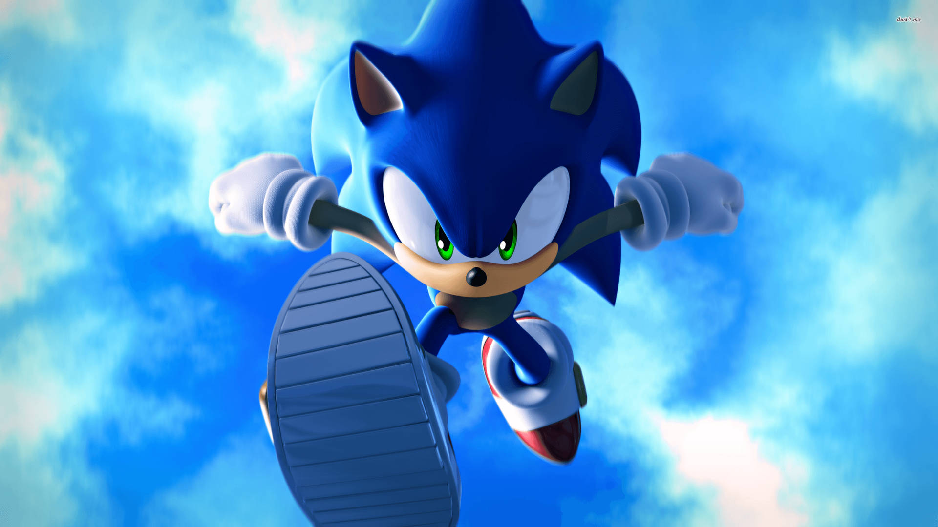 Agtergrond van wilde Sonic wat op en af hardloop onder die blou lug.