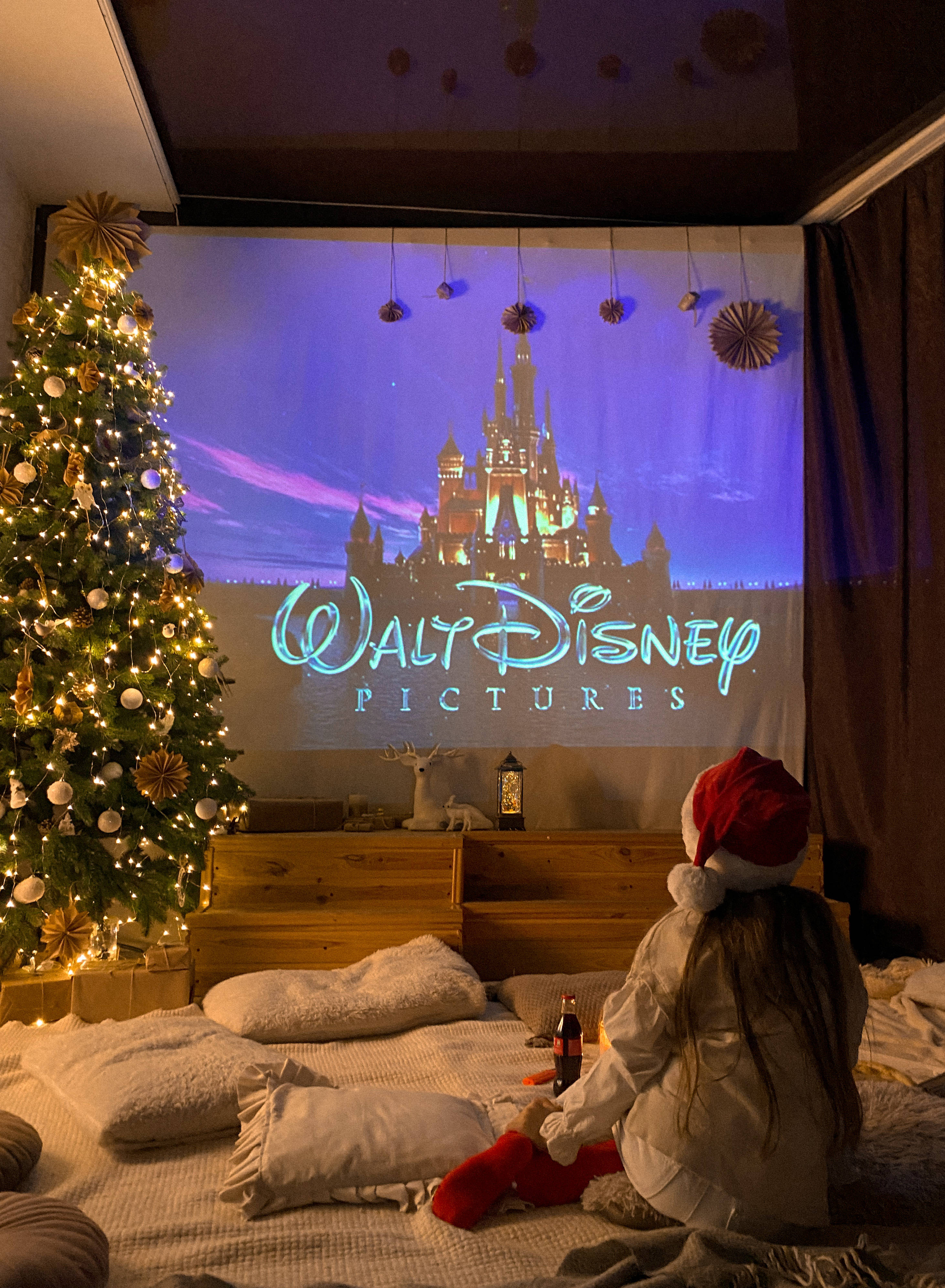 Disney Kersfees Rolprentaand Muurpapier