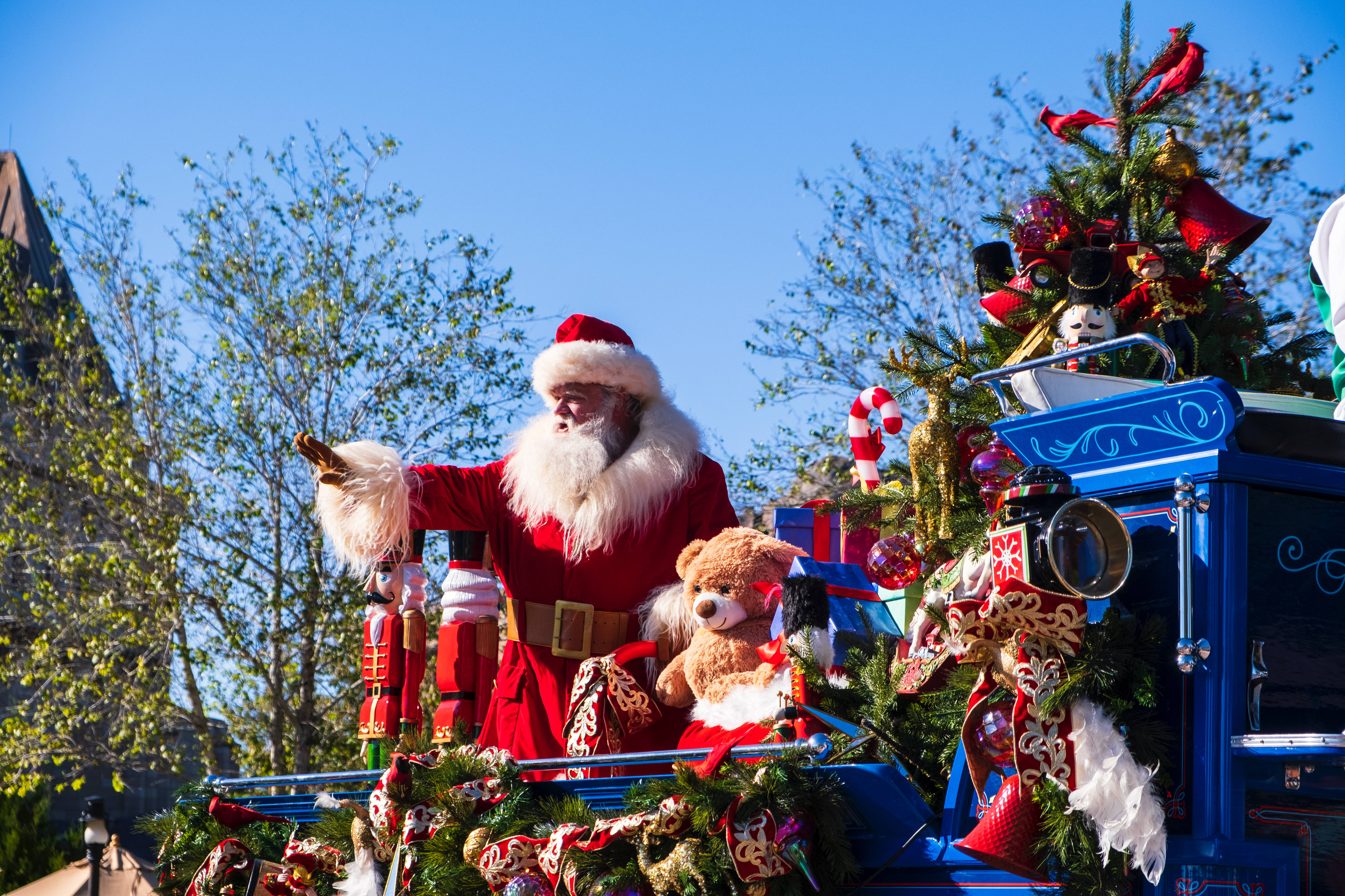 Disney Kersfeesparade met Kersvader Muurpapier