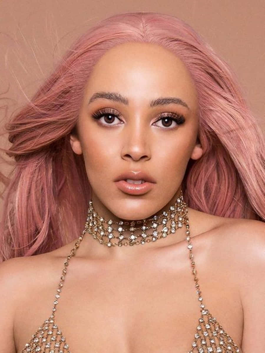 Doja Cat glimlag helder, straal positiwiteit en skoonheid uit Muurpapier