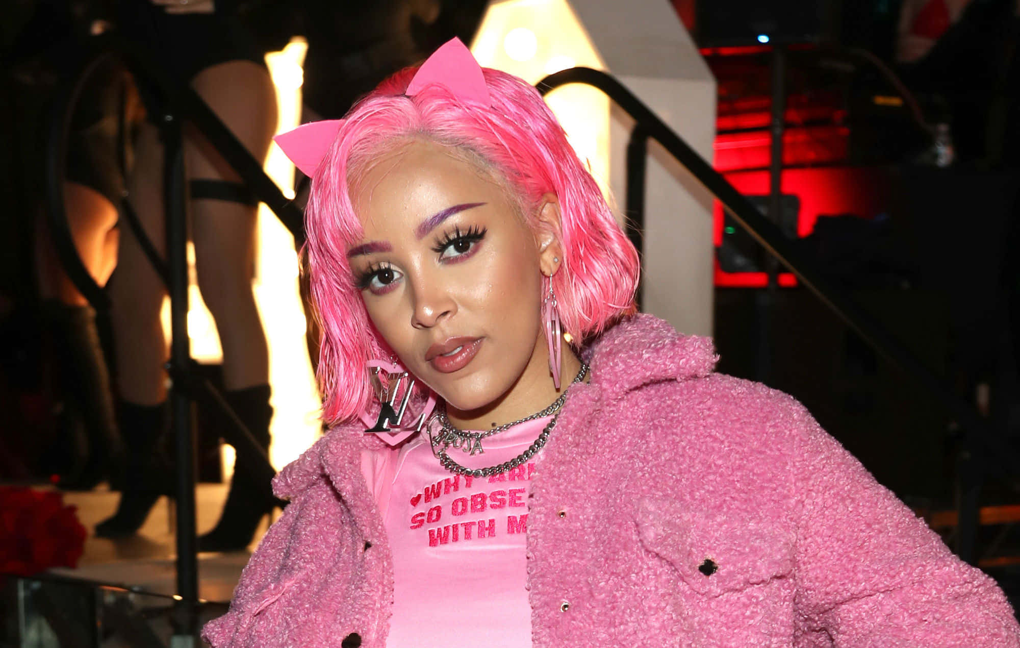Doja Cat pronk op die rooi tapyt Muurpapier