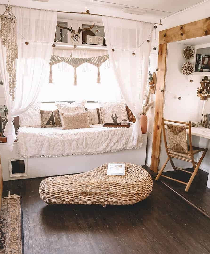 Druk jou innerlike boho-styl uit met kleurvolle drukke en blomteksture. Muurpapier