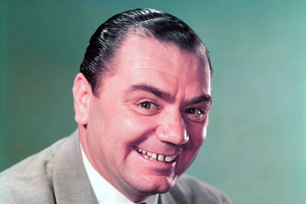 Ernest Borgnine Glimlag Soos Die Cheshire Kat Muurpapier