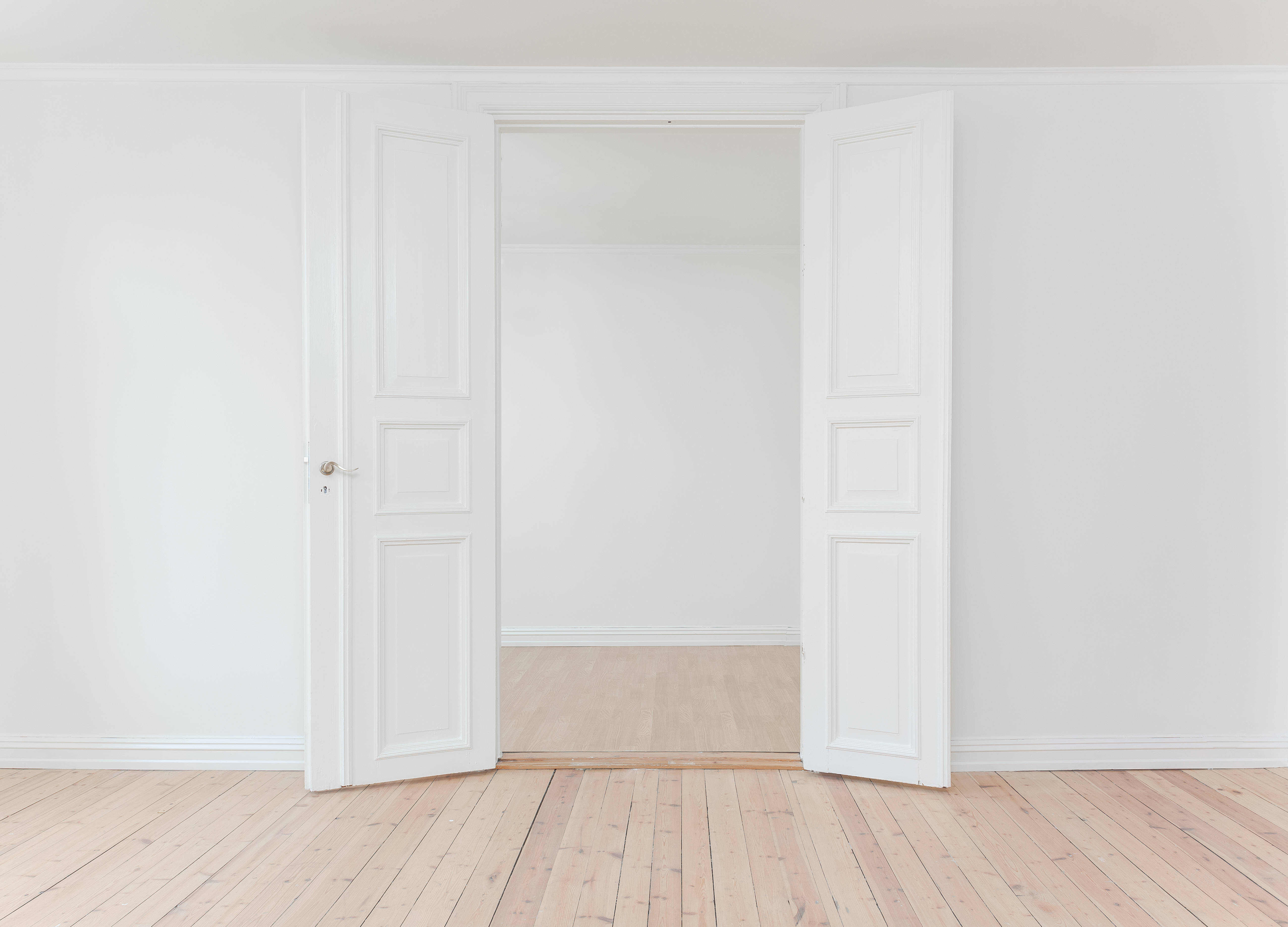 Ervaar die Kalmte van 'n Skoon Minimalistiese Ontwerp Muurpapier