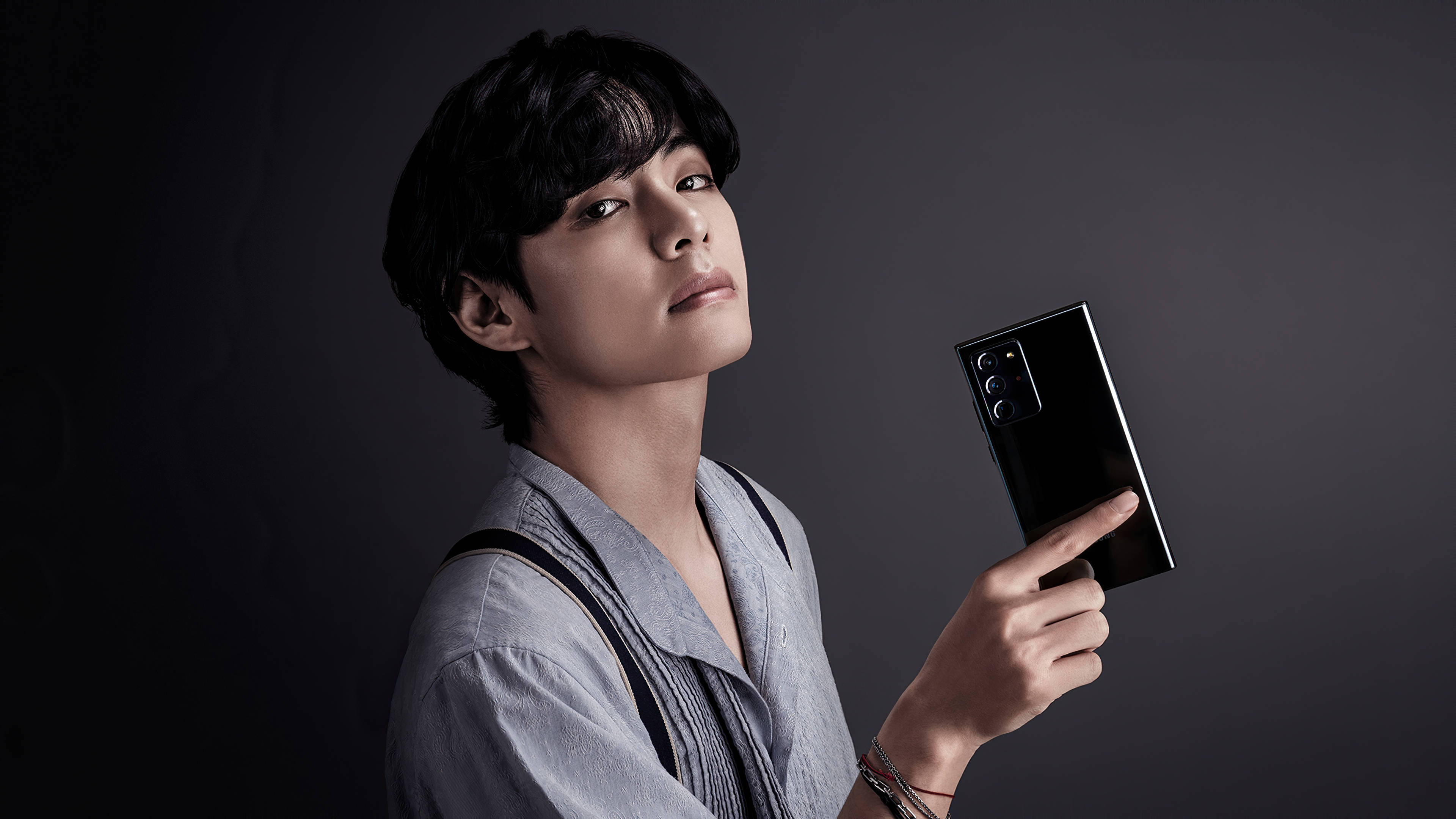 Estetiese Bts V Foonmodellering Muurpapier