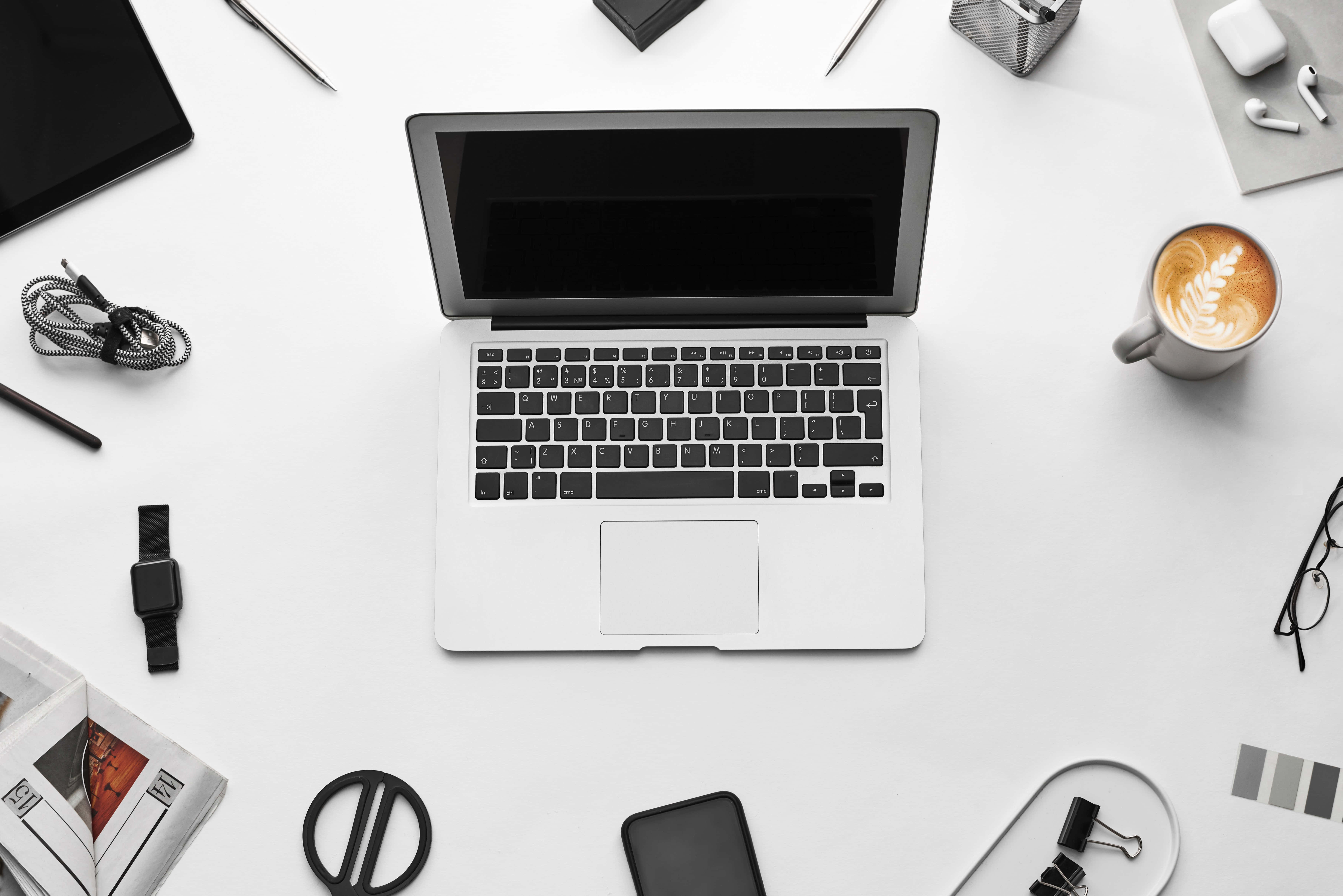 Estetiese MacBook in 'n Perfekte Omgewing Muurpapier