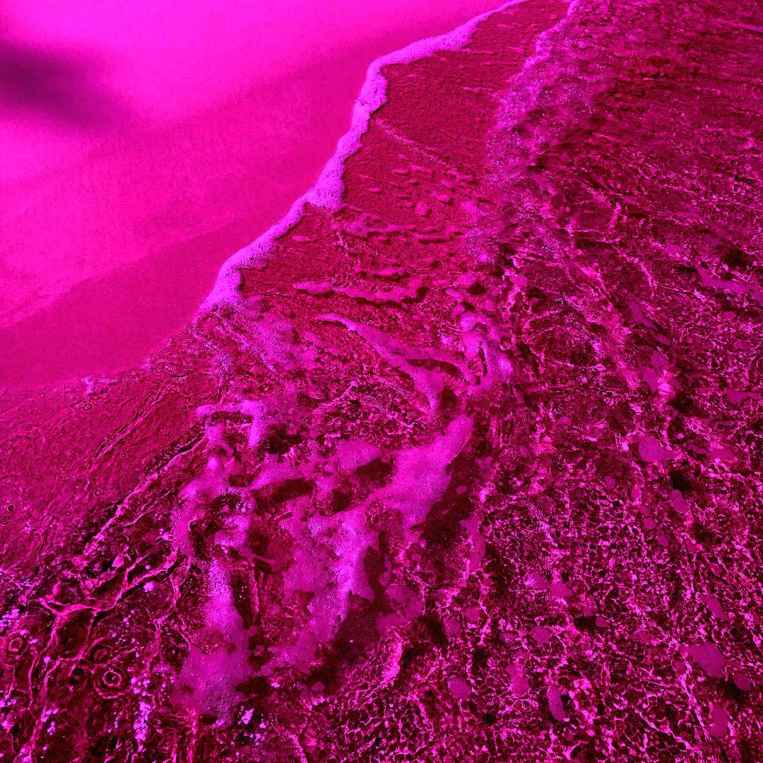 Estetiese Strandlyn in Helderpienk Muurpapier