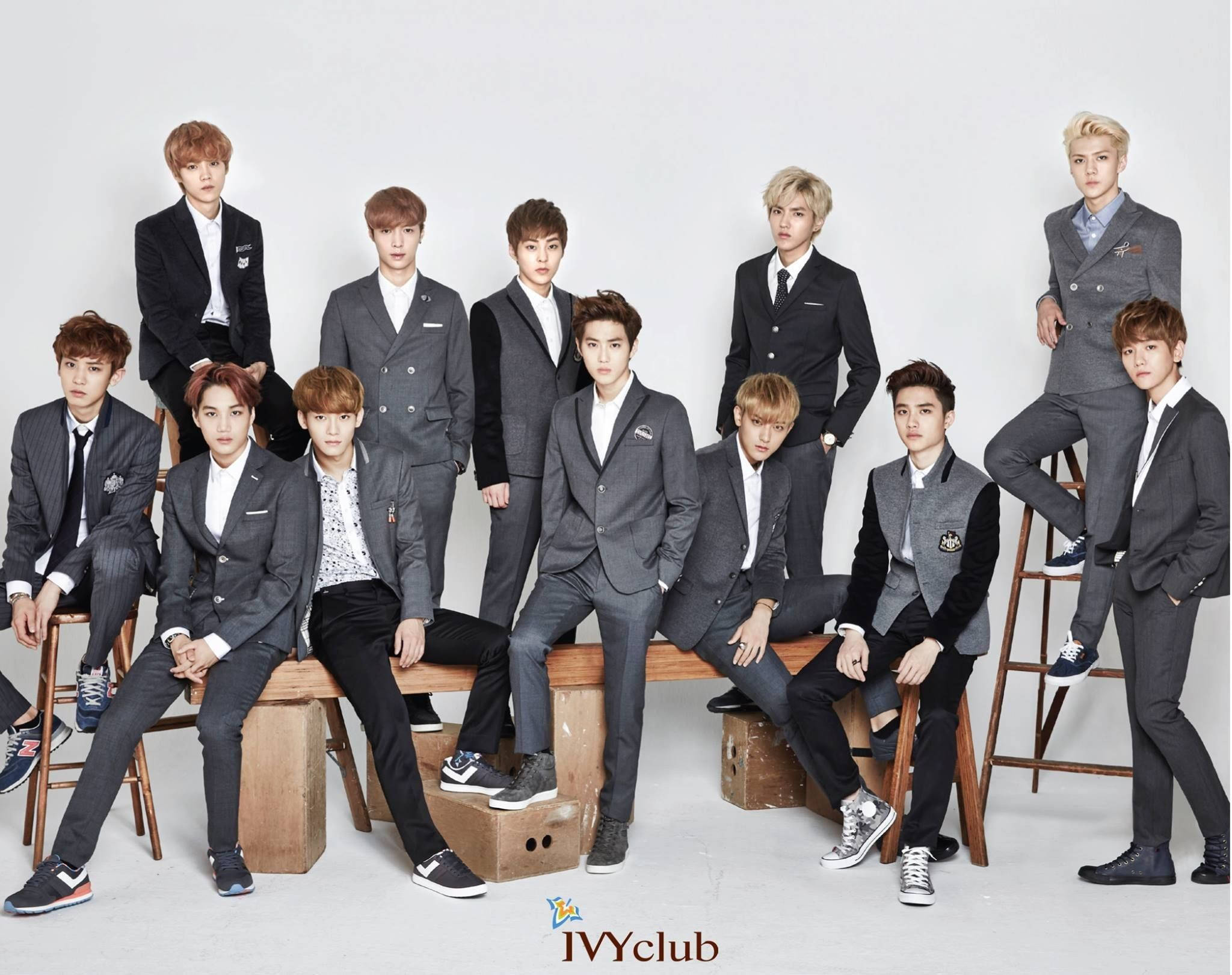 EXO-groep in Ivy Club-uniform Muurpapier