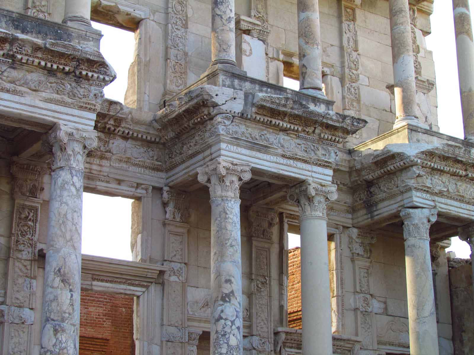 Façade van die Biblioteek van Celsus se Kolomme Muurpapier