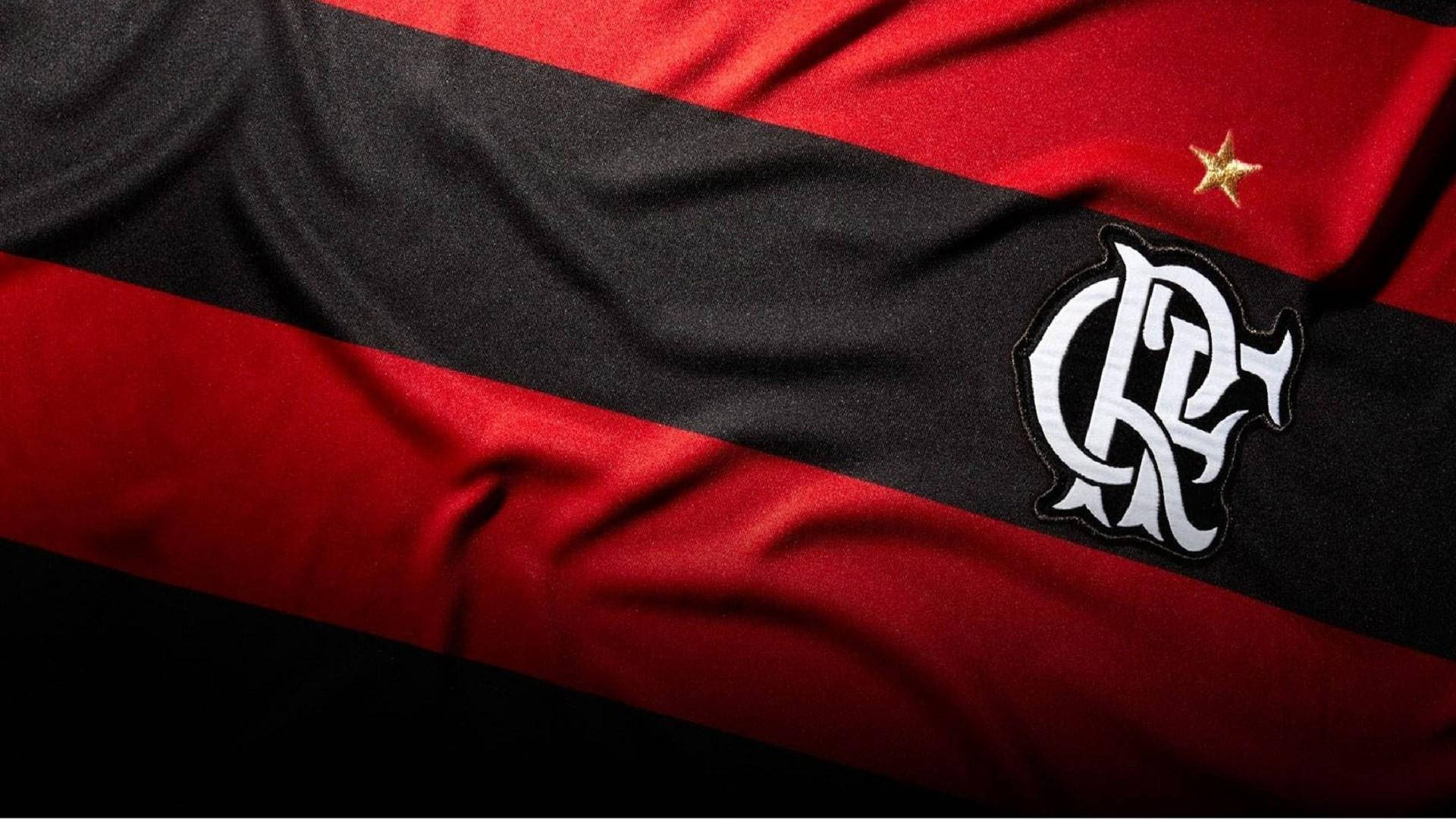 Flamengo FC Trots - 'n Gekreukelde Vlag wat Passie Toon Muurpapier