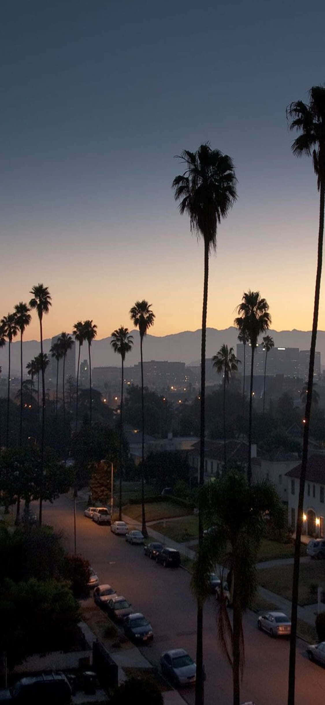 Foto: Sop die Kaliforniese Sonsondergang in Terwyl Jy 'n Foto Neem Met Jou iPhone X Muurpapier