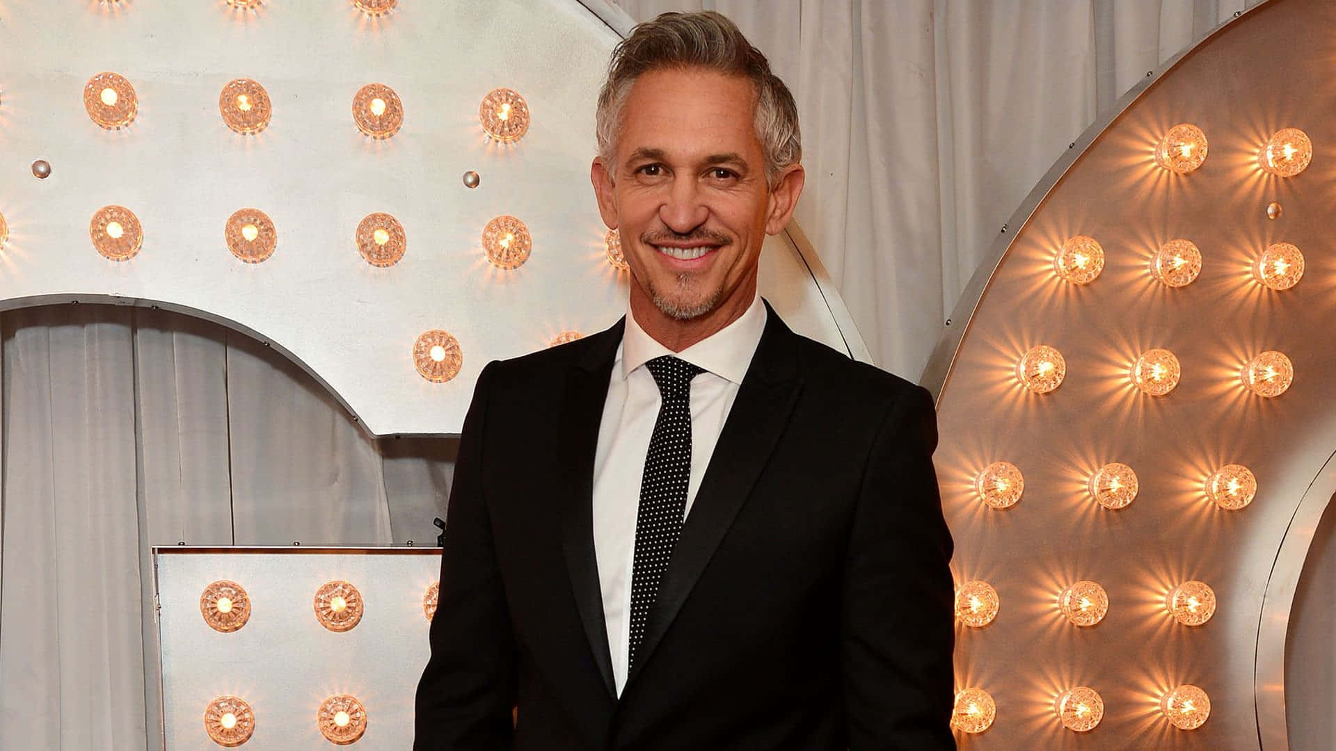 Gary Lineker – Bekende Sportaanbieder en Voormalige Sokkerprof Muurpapier