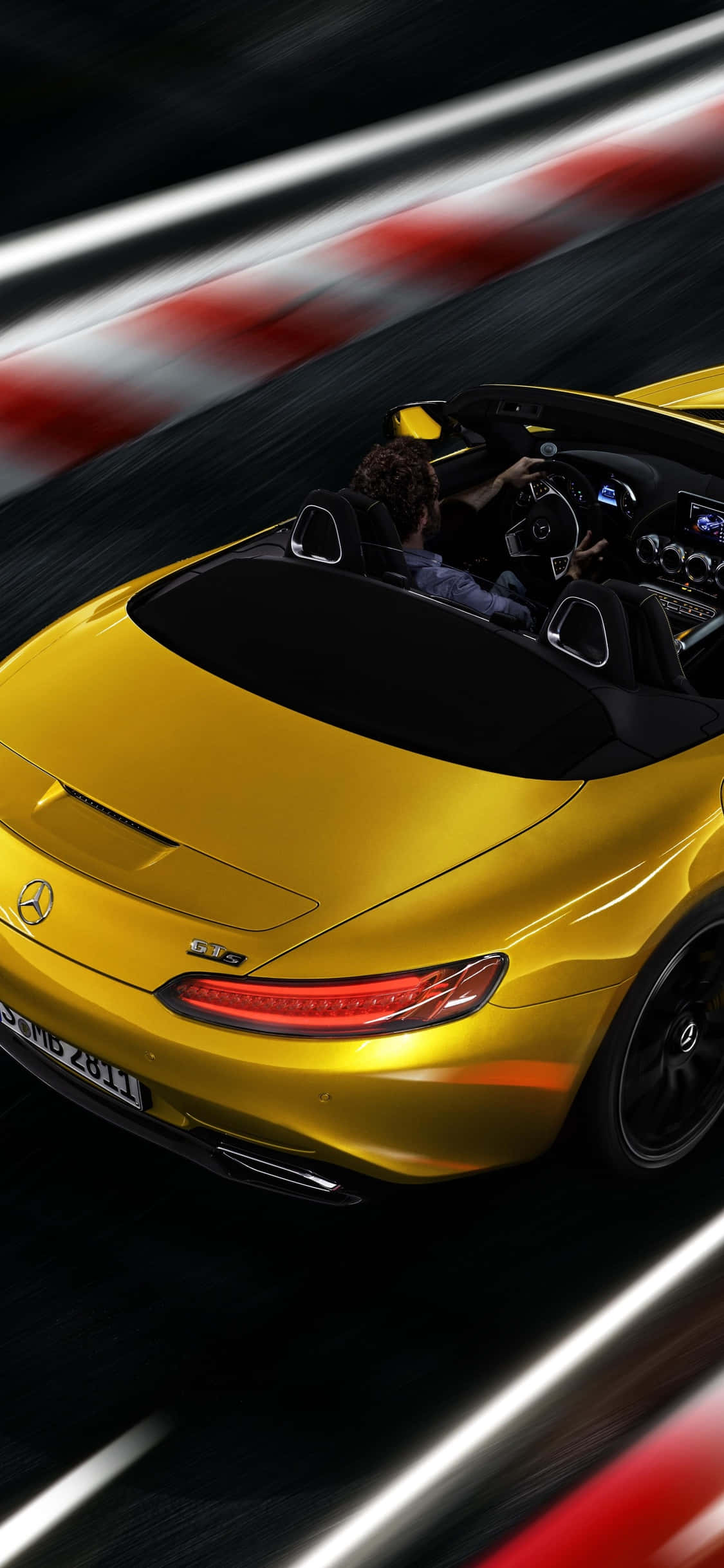 Geel Oopkar iPhone Xs Mercedes AMG Agtergrond Muurpapier