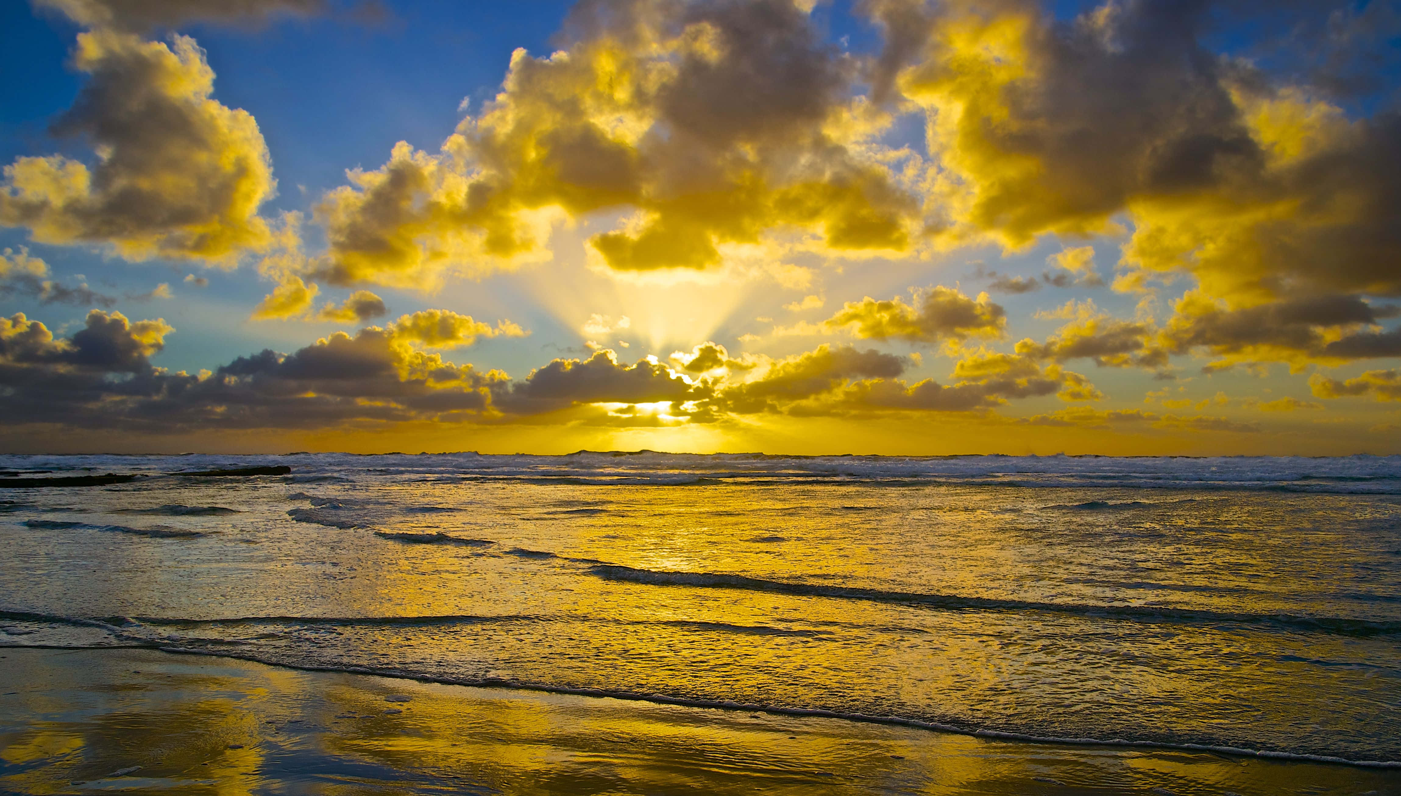 "Geniet die Laaste Sonstrale by die Strand se Sonsondergang" Muurpapier