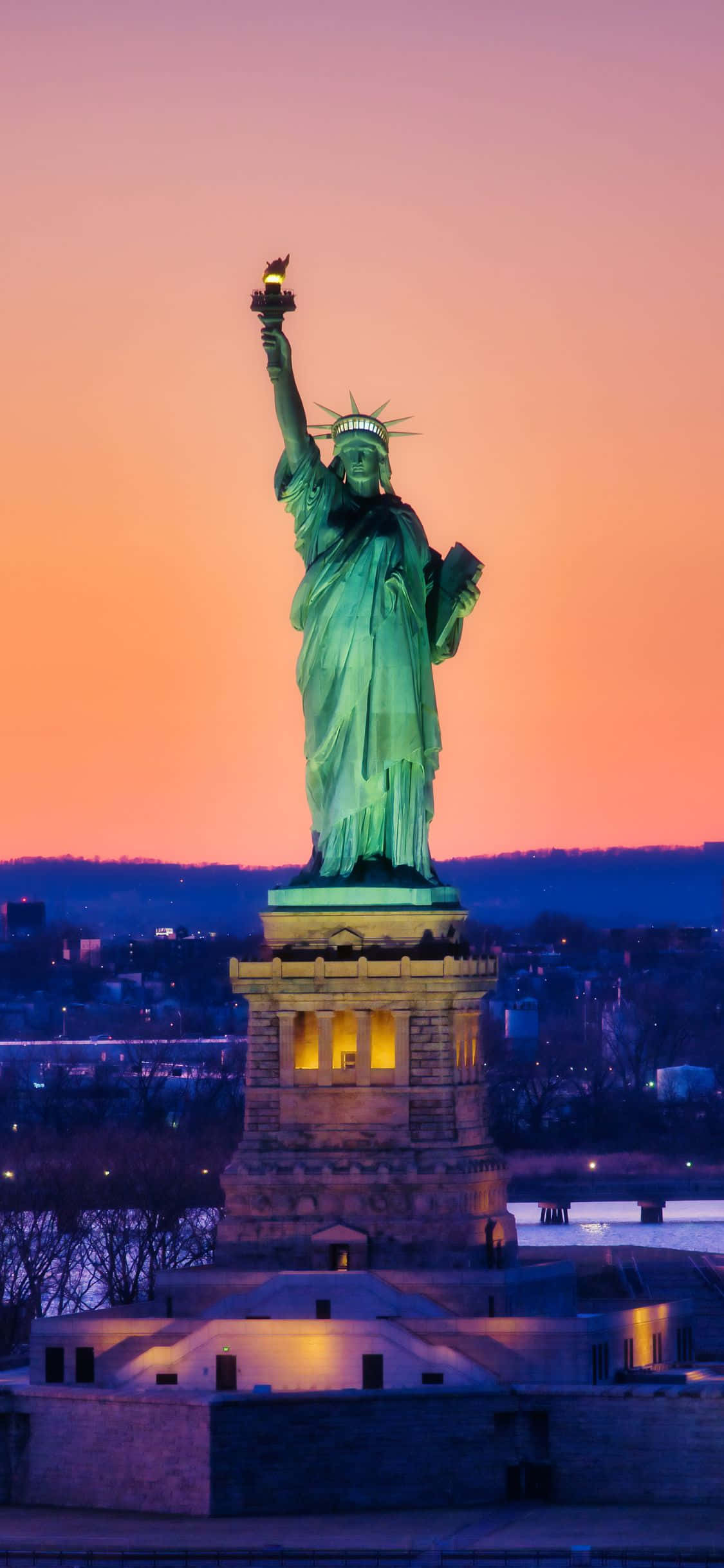 Geniet van die pragtige stadsbeeld van New York op die elegante iPhone Xs Muurpapier