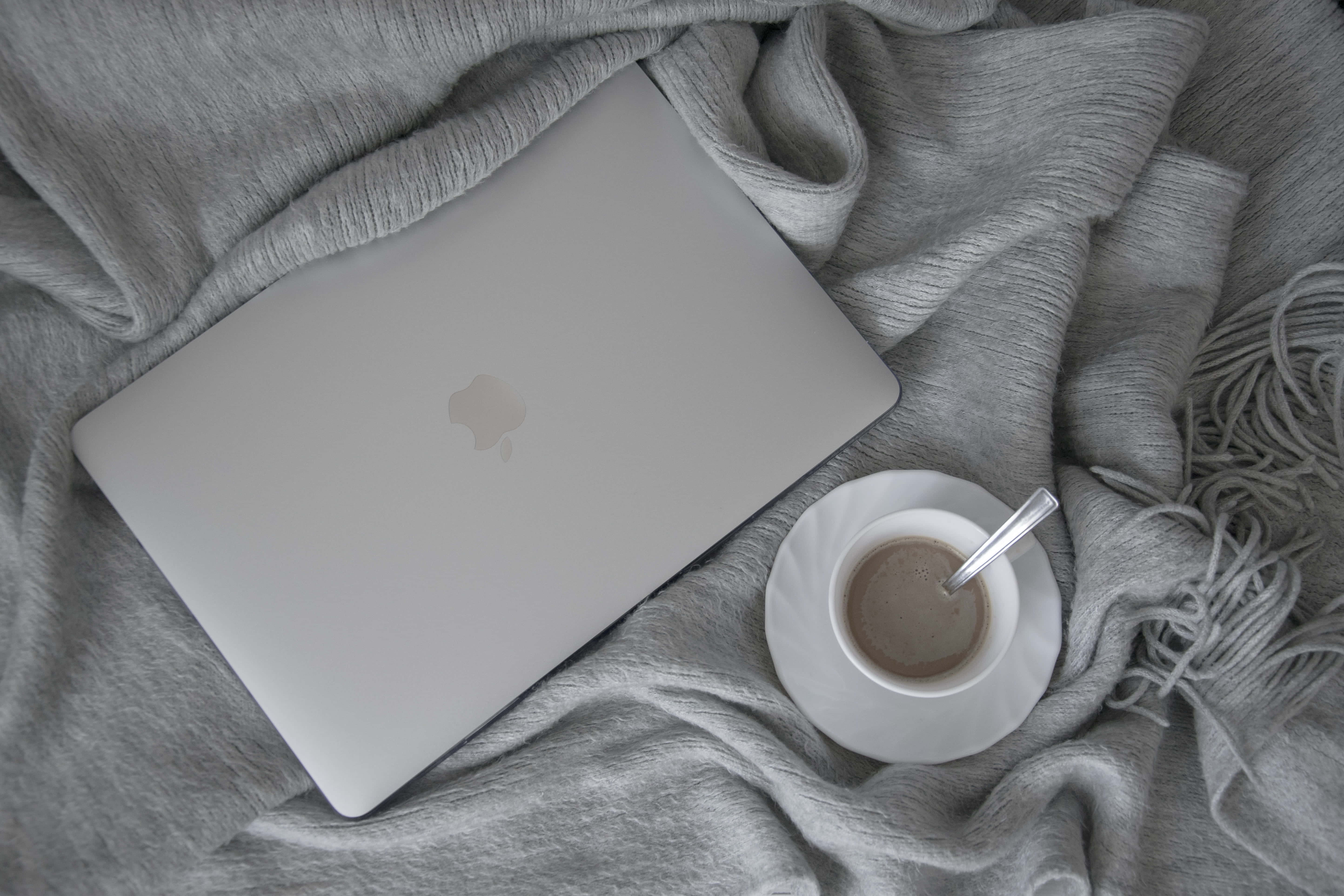 Geniet die pragtige uitsig van 'n Estetiese Macbook Muurpapier