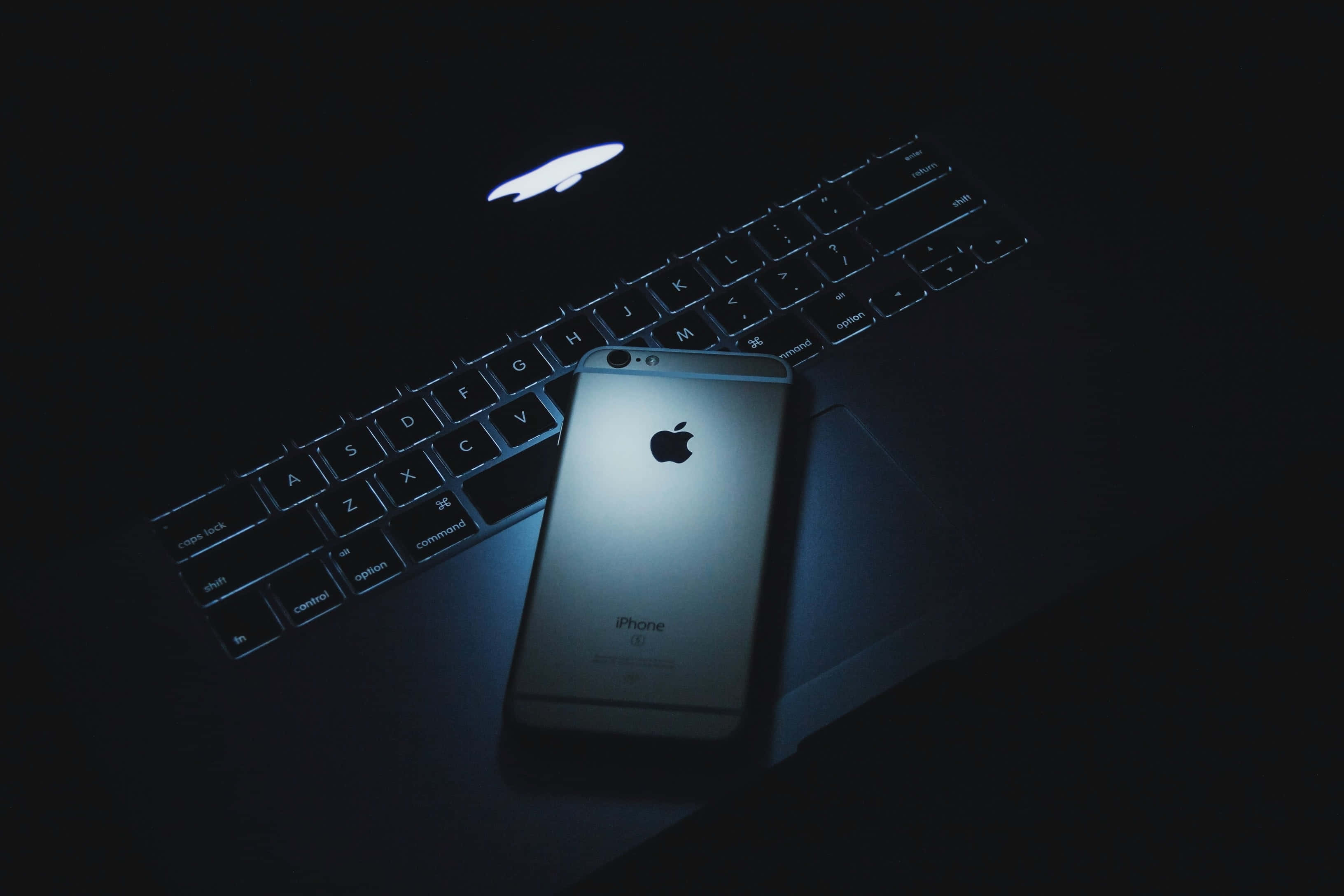 Geniet gemaklike MacBook-gebruik Muurpapier