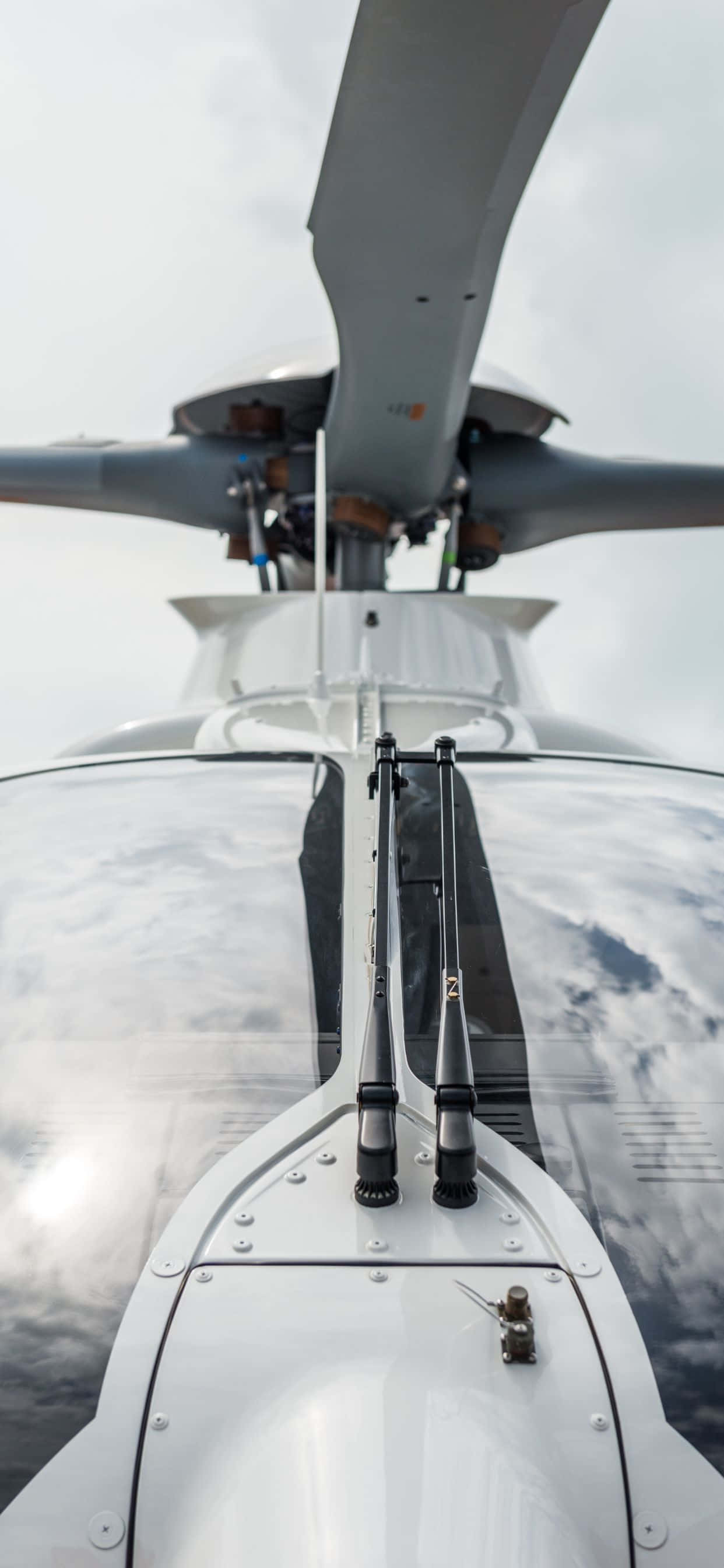 Geniet 'n unieke perspektief van die lug met iPhone Xs Max Helikopters Muurpapier