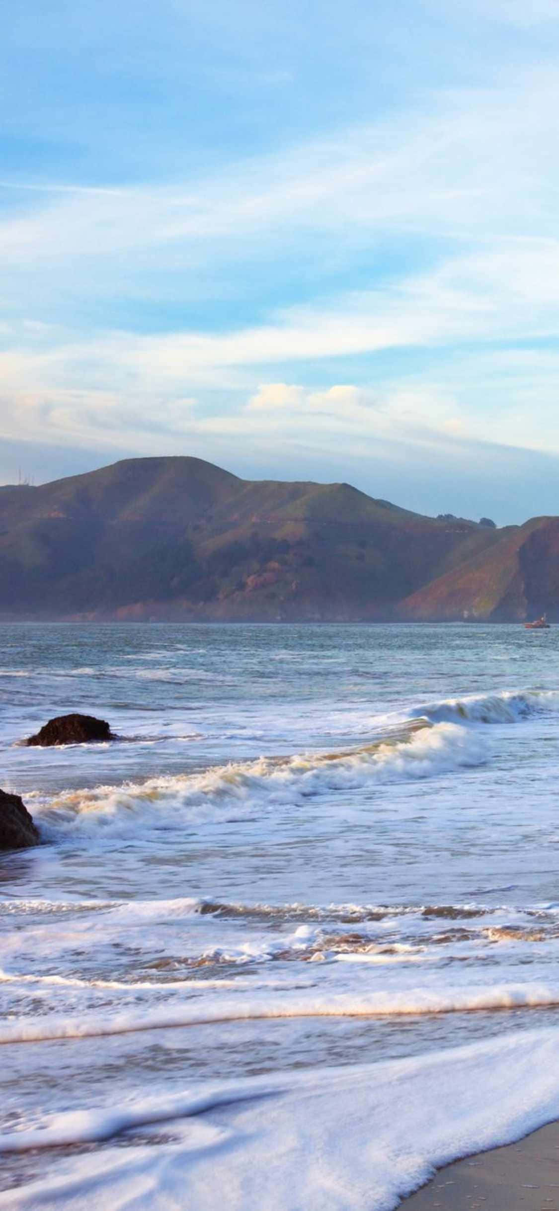 Geniet van die son in Malibu met jou iPhone Xs Muurpapier