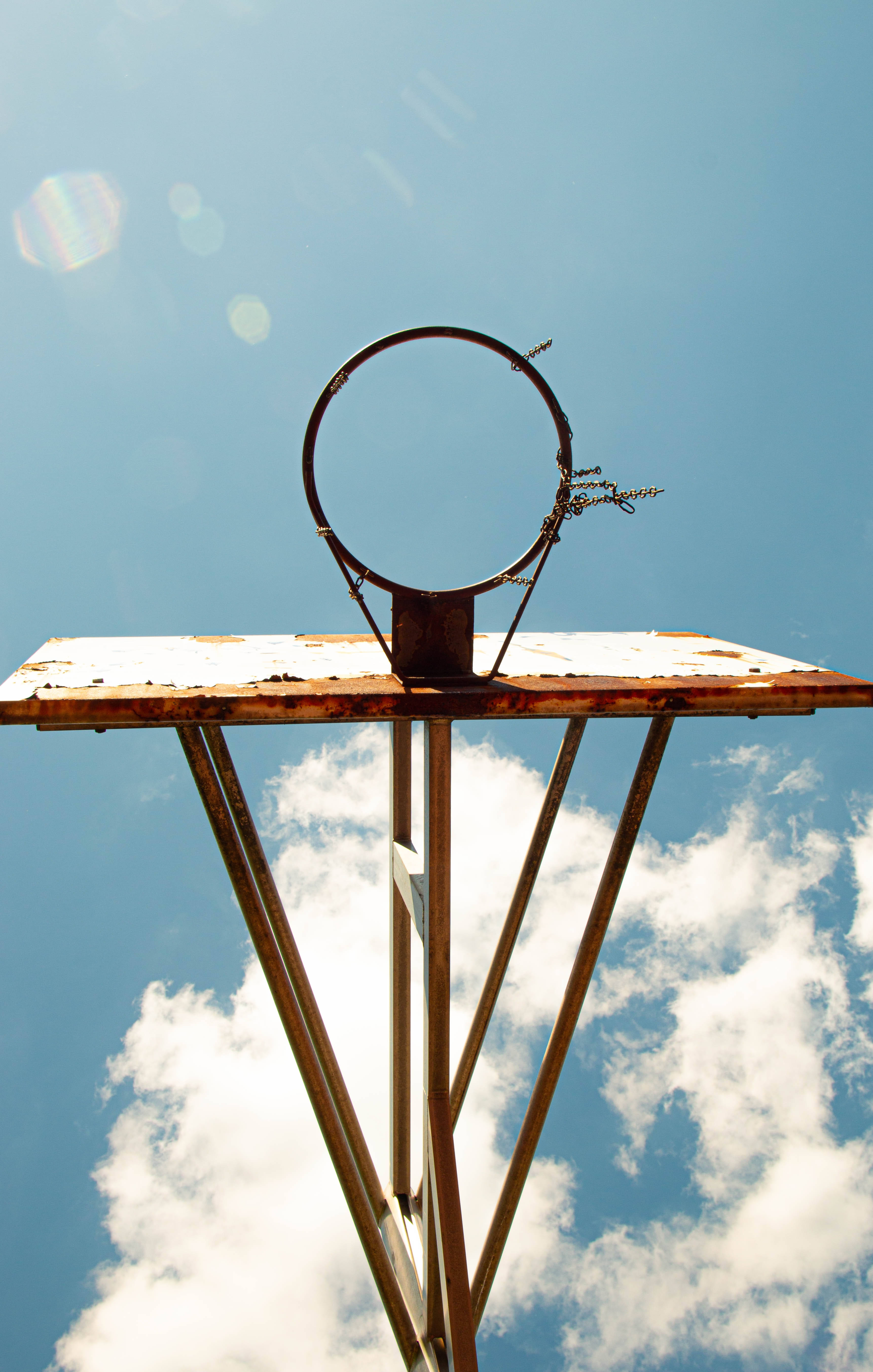 Geroeste Basketsbalring in die Lug Muurpapier
