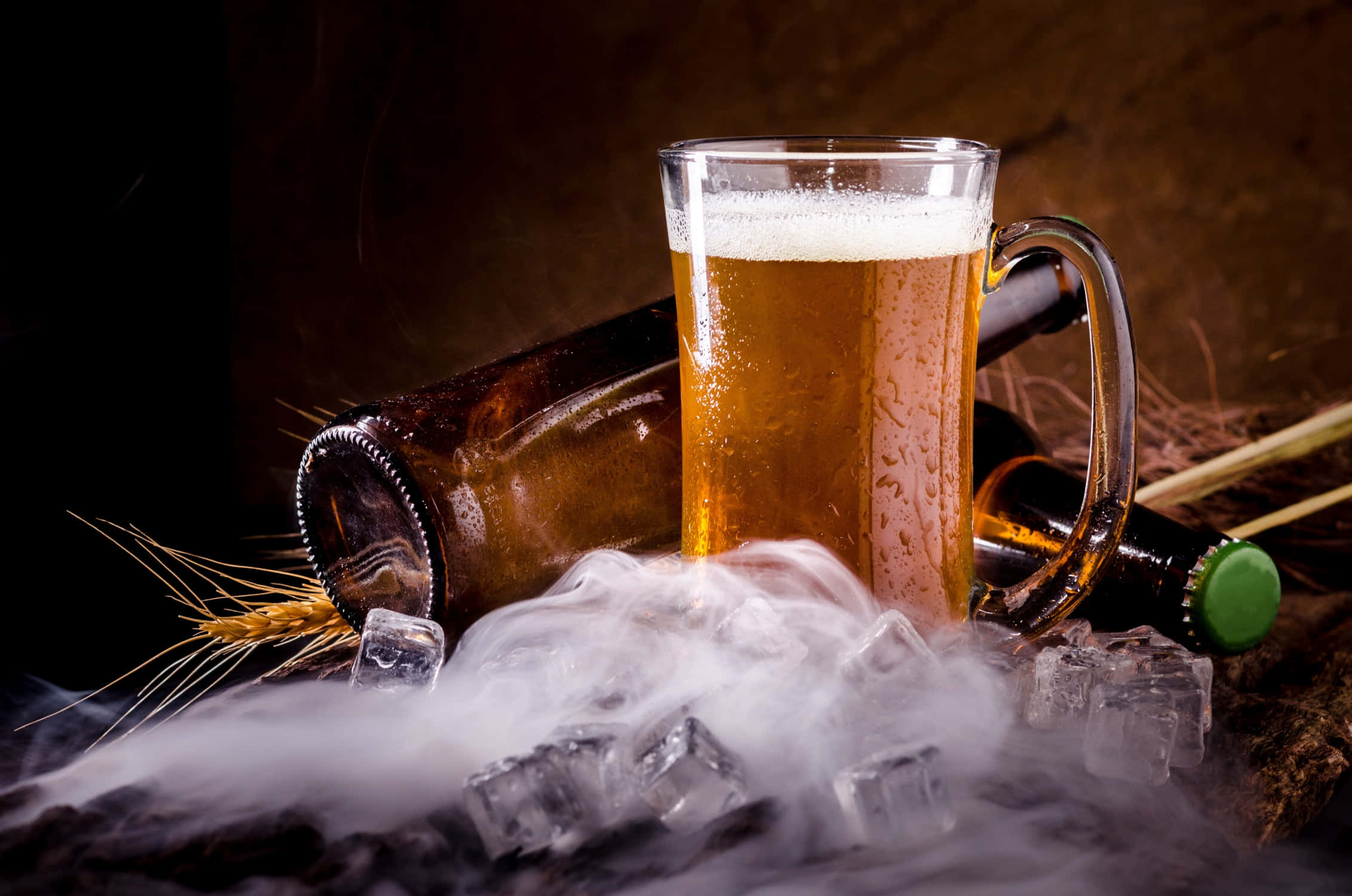 "Gesondheid! Niks soos 'n yskoue bier op 'n warm somersdag nie!" Muurpapier