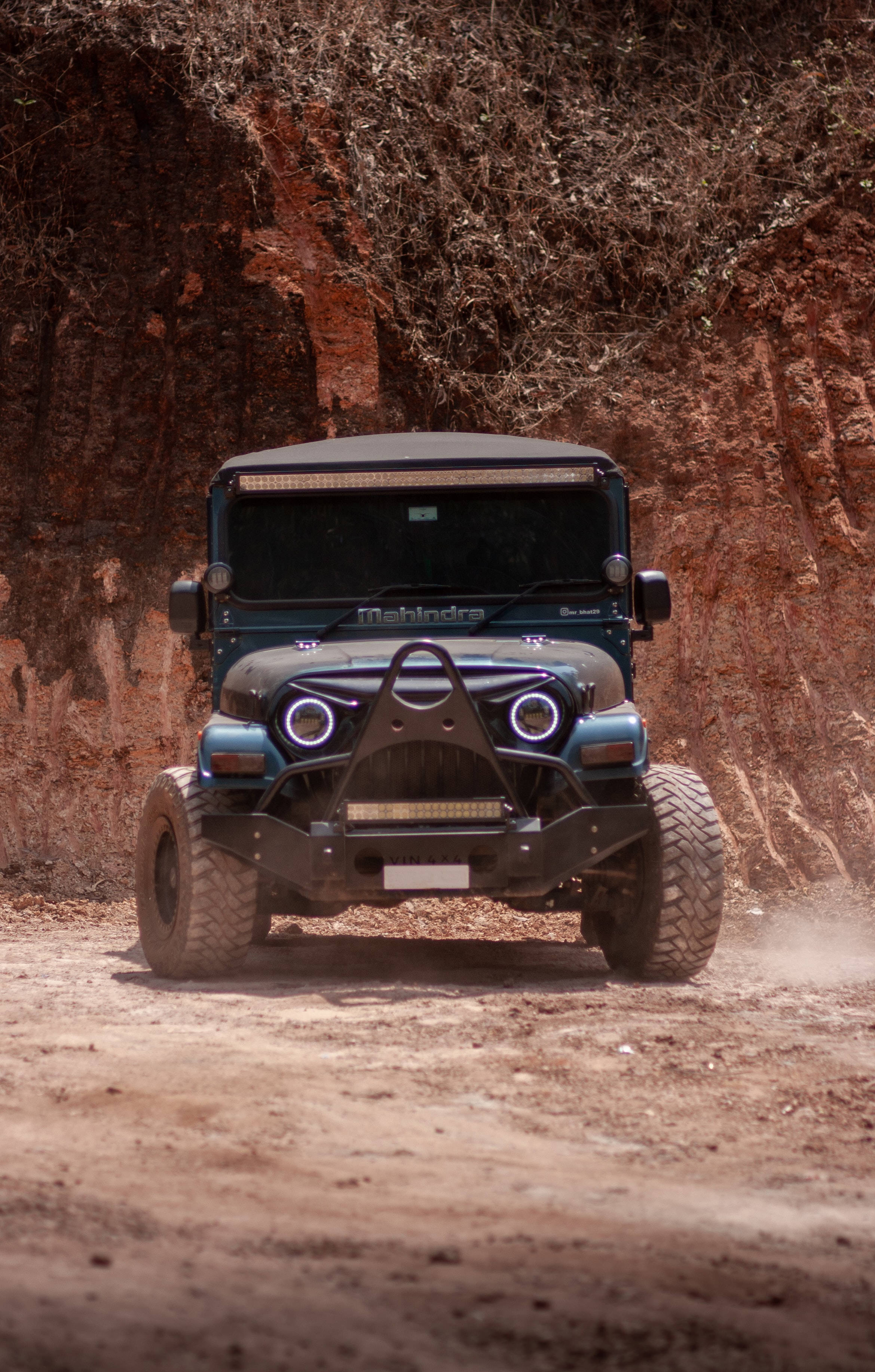 Getinte Mahindra Thar 4K Muurpapier