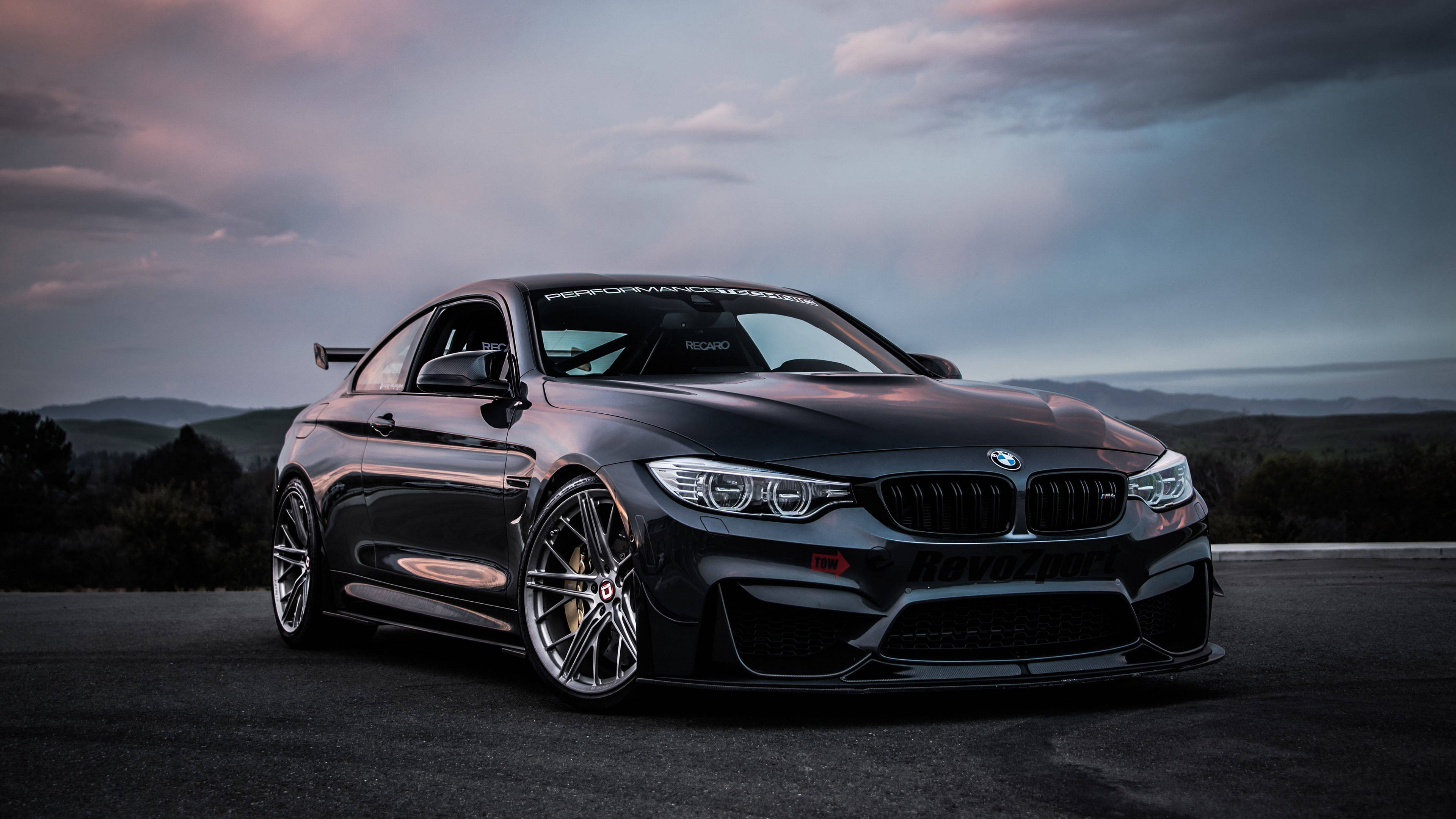 Glansende Swart BMW M4 Motor Muurpapier