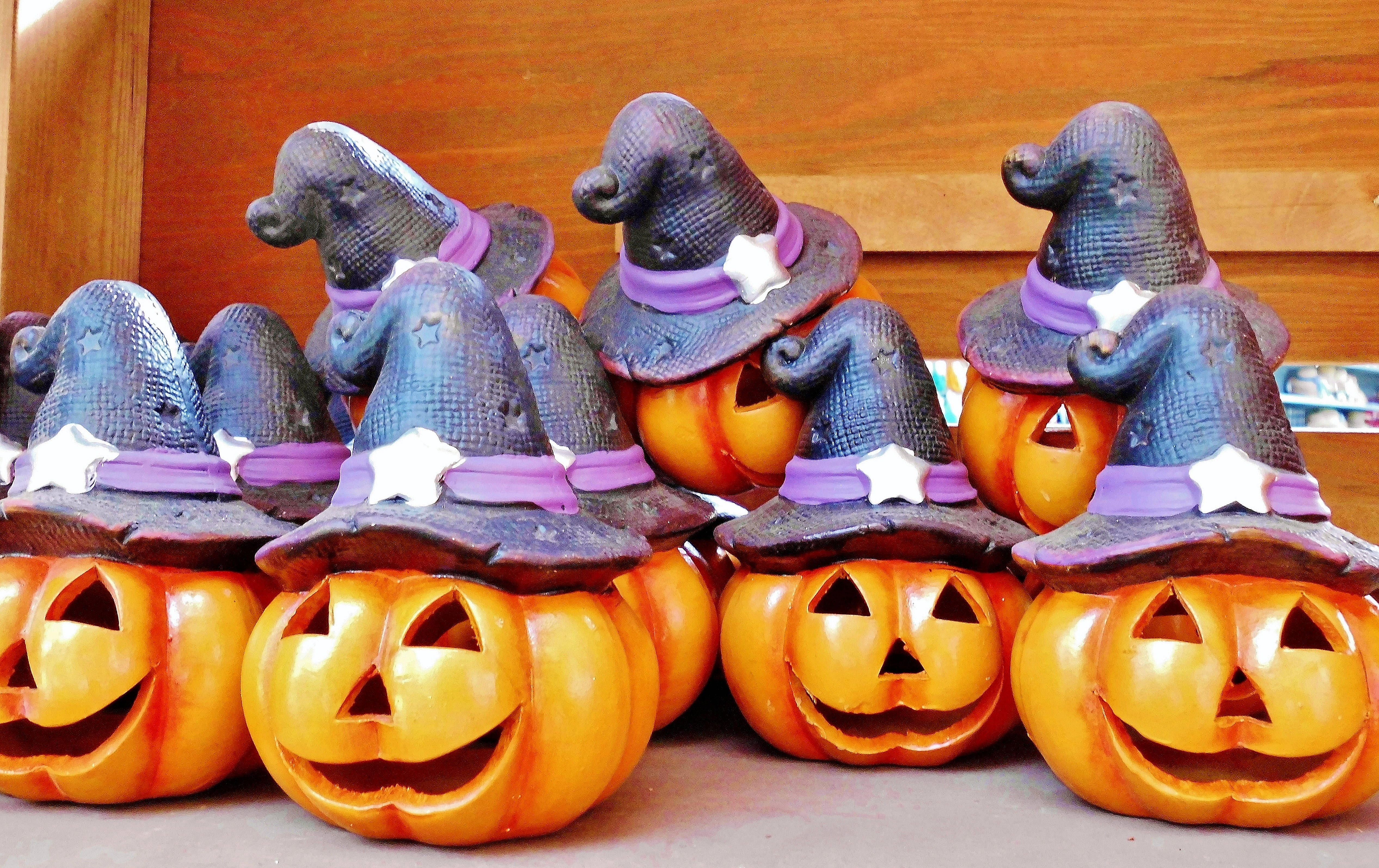 Glimlaggende Pampoenfigurine Halloween Muurpapier