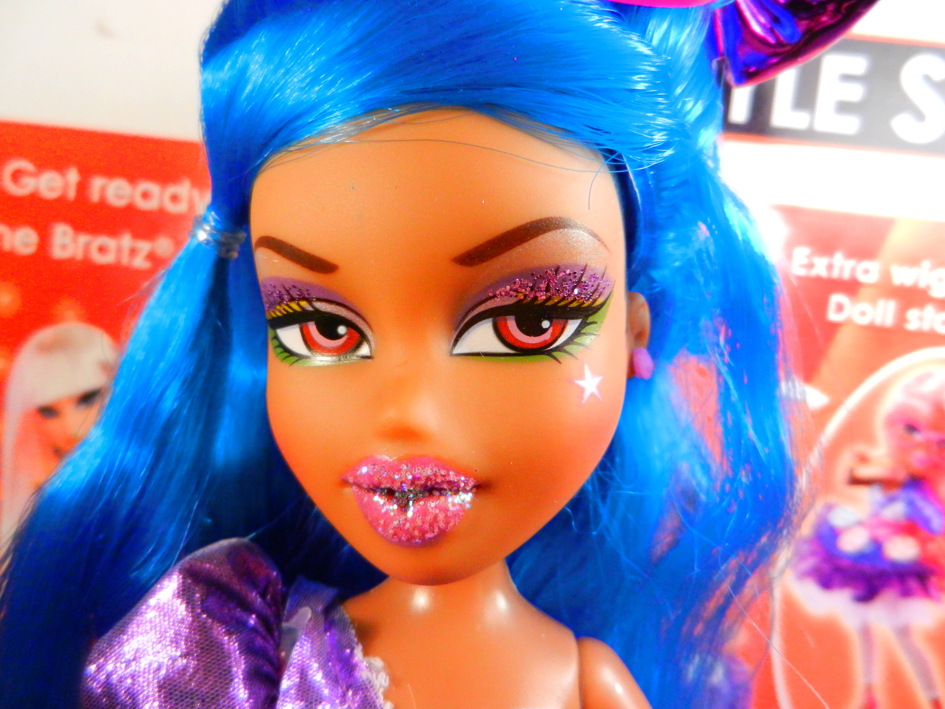 Glitterende Blou-Haar Bratz Estetika Muurpapier