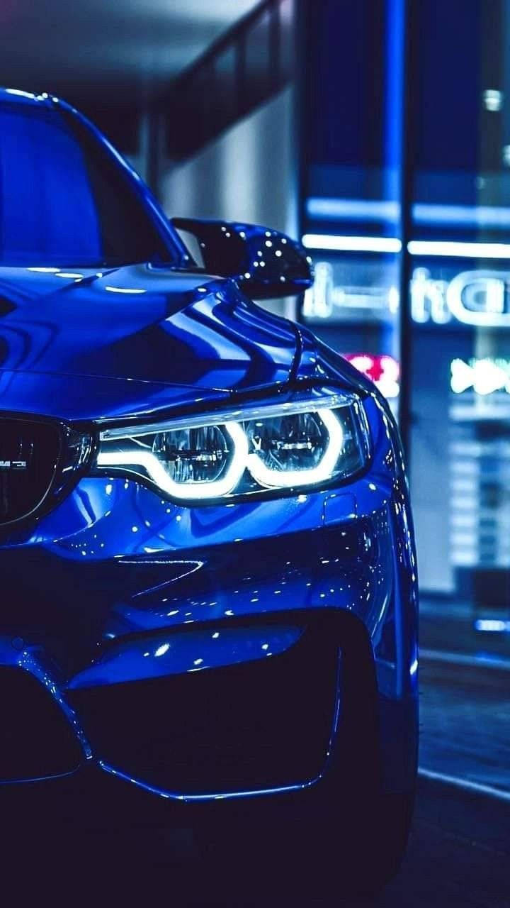 Gloeiende Koplig van Blou BMW Muurpapier