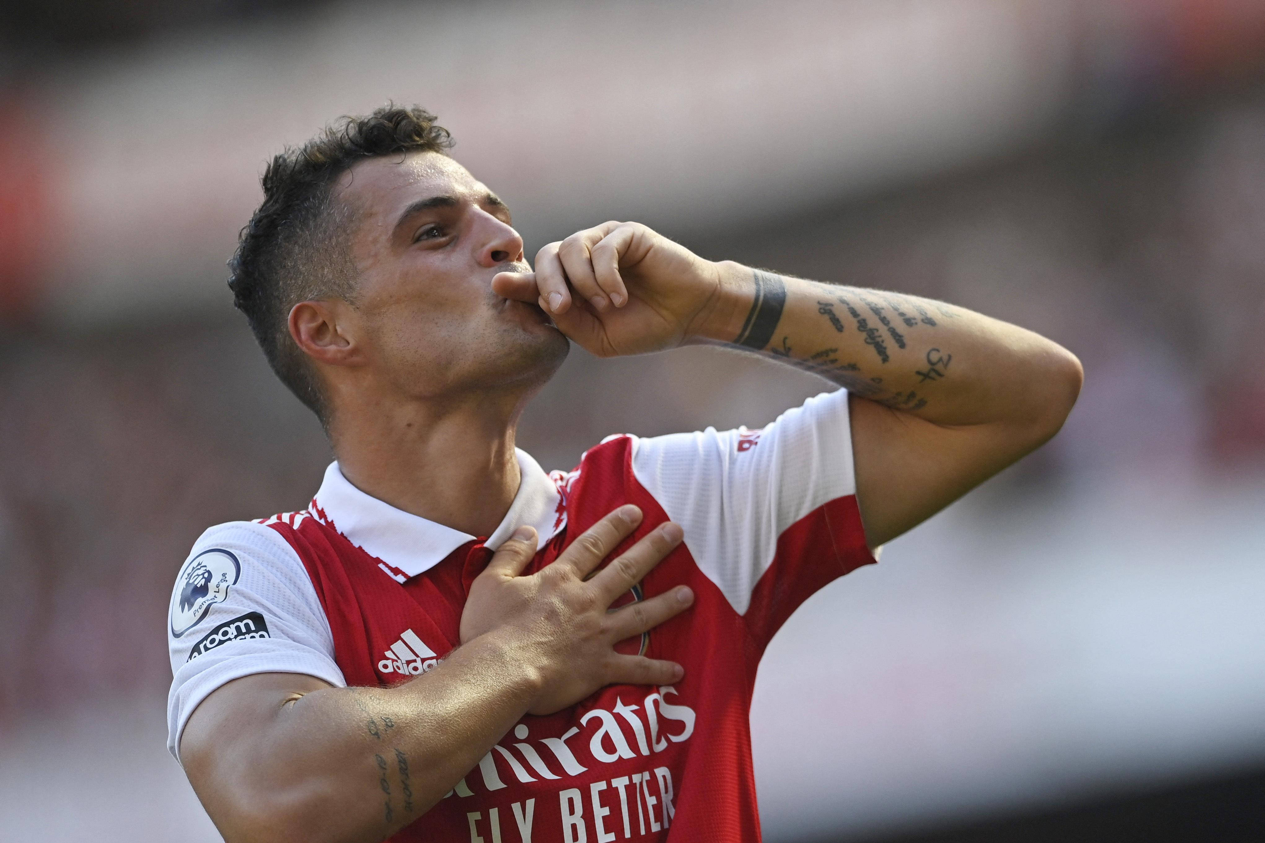 Granit Xhaka se Vliegsoen Muurpapier