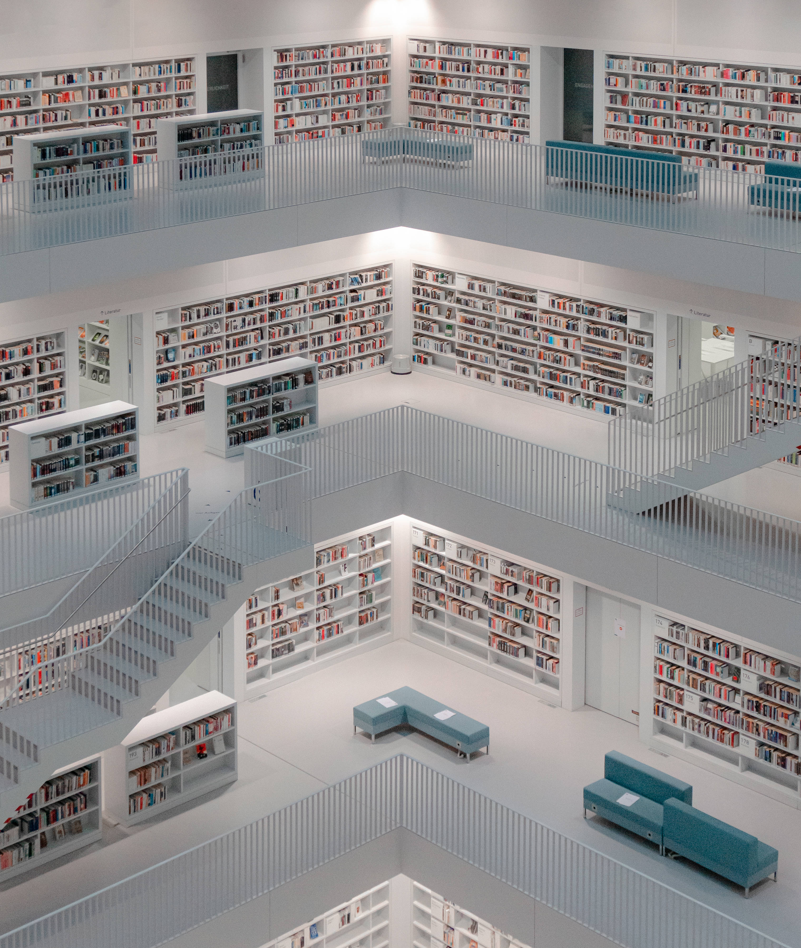 Groot Wit Biblioteek in Duitsland Muurpapier