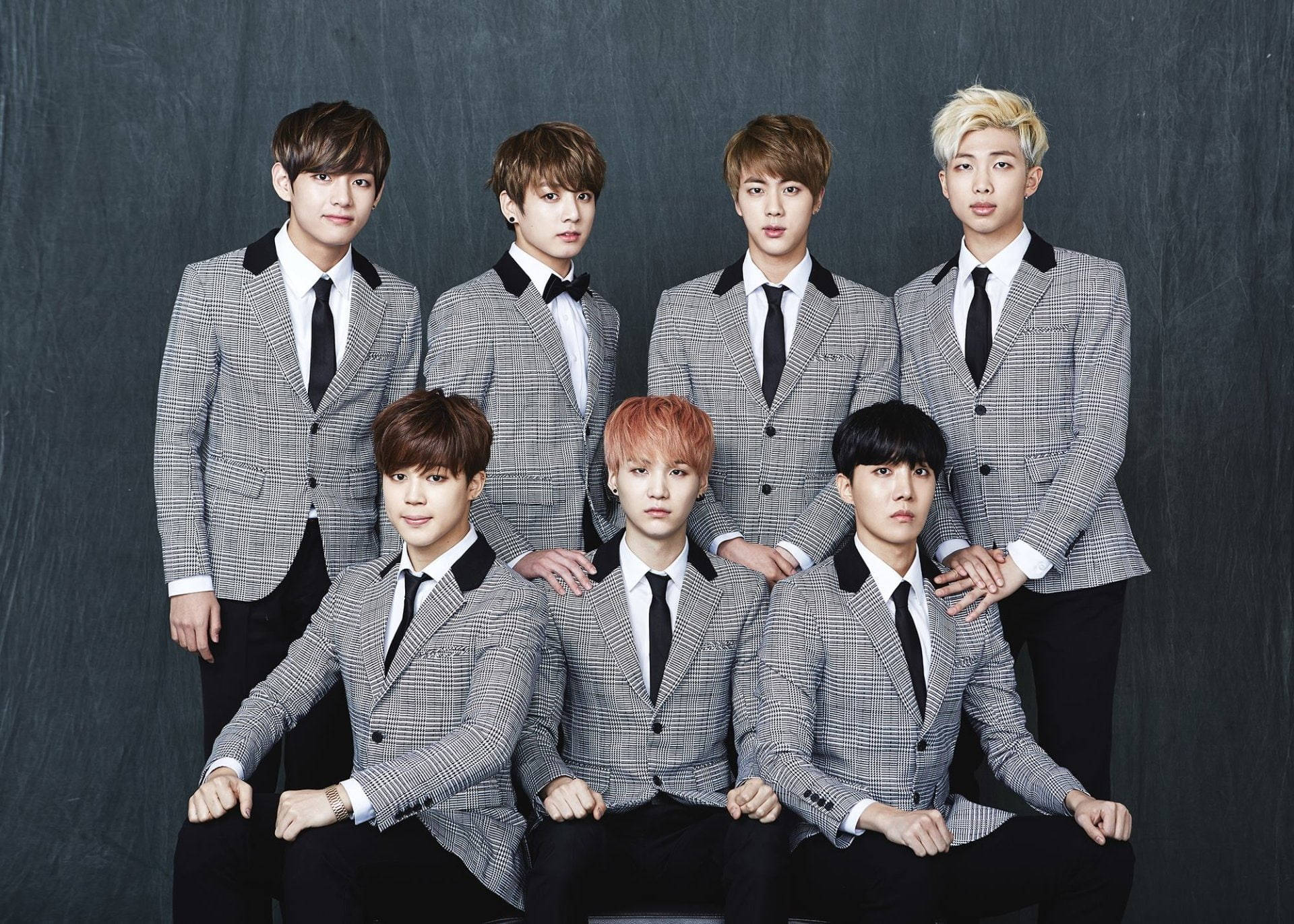 Grys Geruite Pak Cool BTS Skootrekenaar Muurpapier