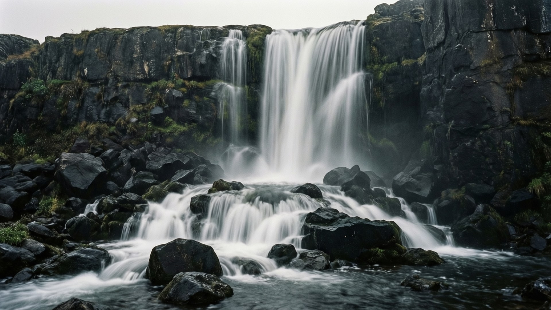 Grys Waterval Muurpapier