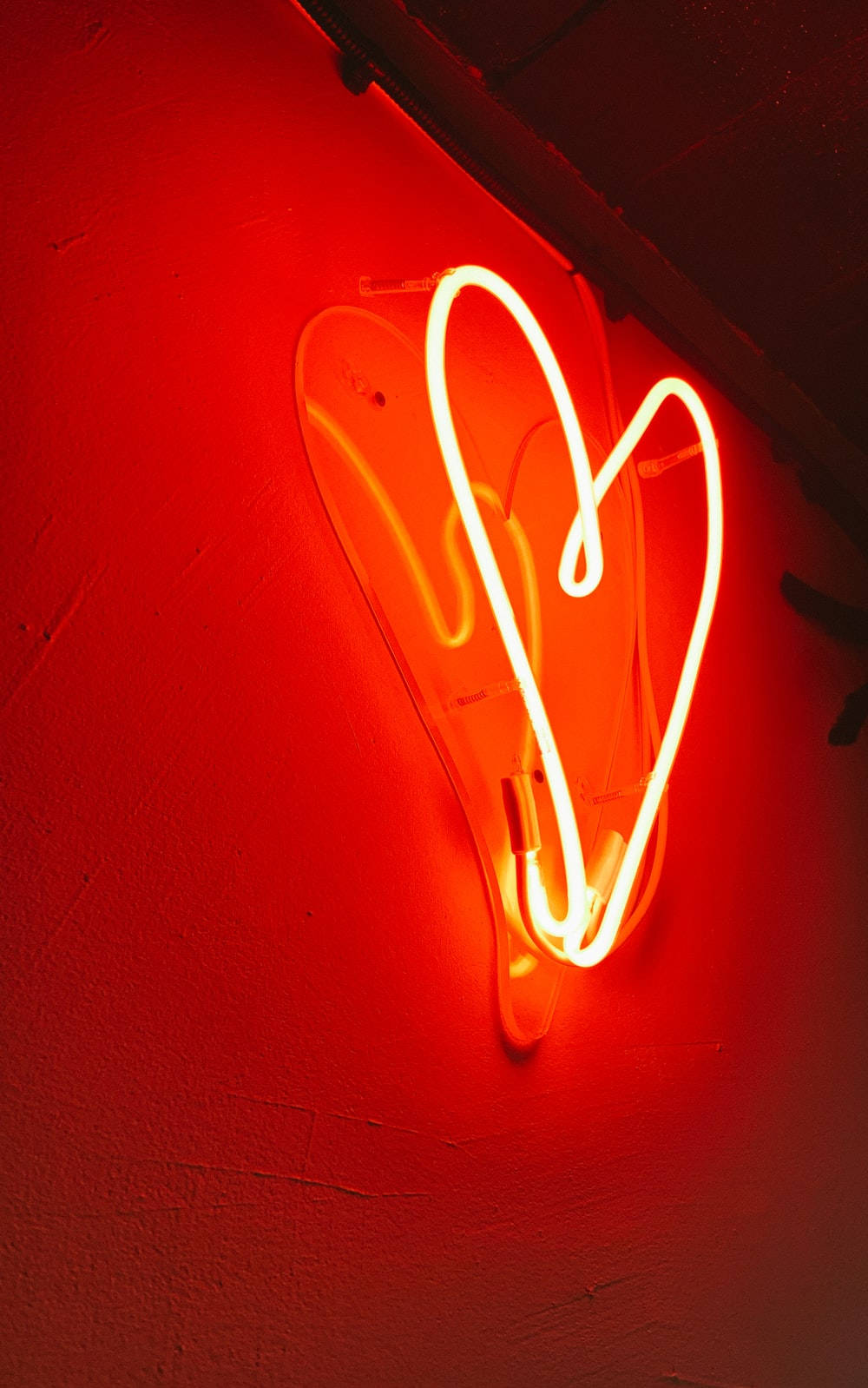 Hart Estetiese Rooi Neonlig Muurpapier