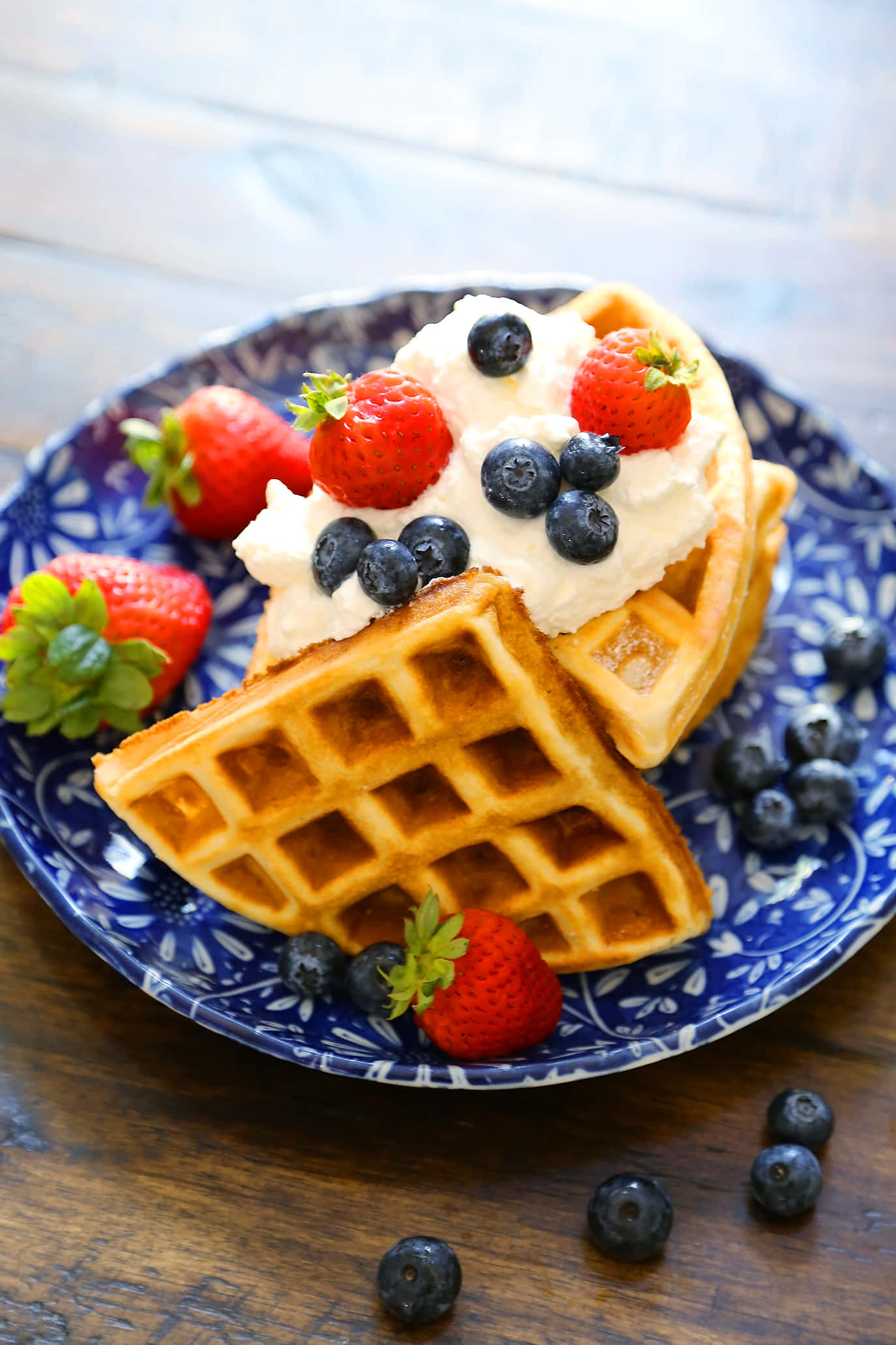 Heerlike Belgiese Wafel Hoog Opgestapel met Sjokolade Muurpapier
