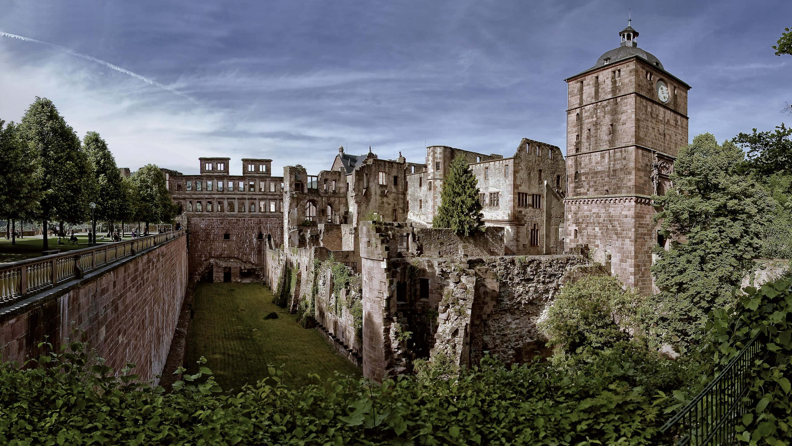 Heidelberg-kasteel onder grys wolke Muurpapier