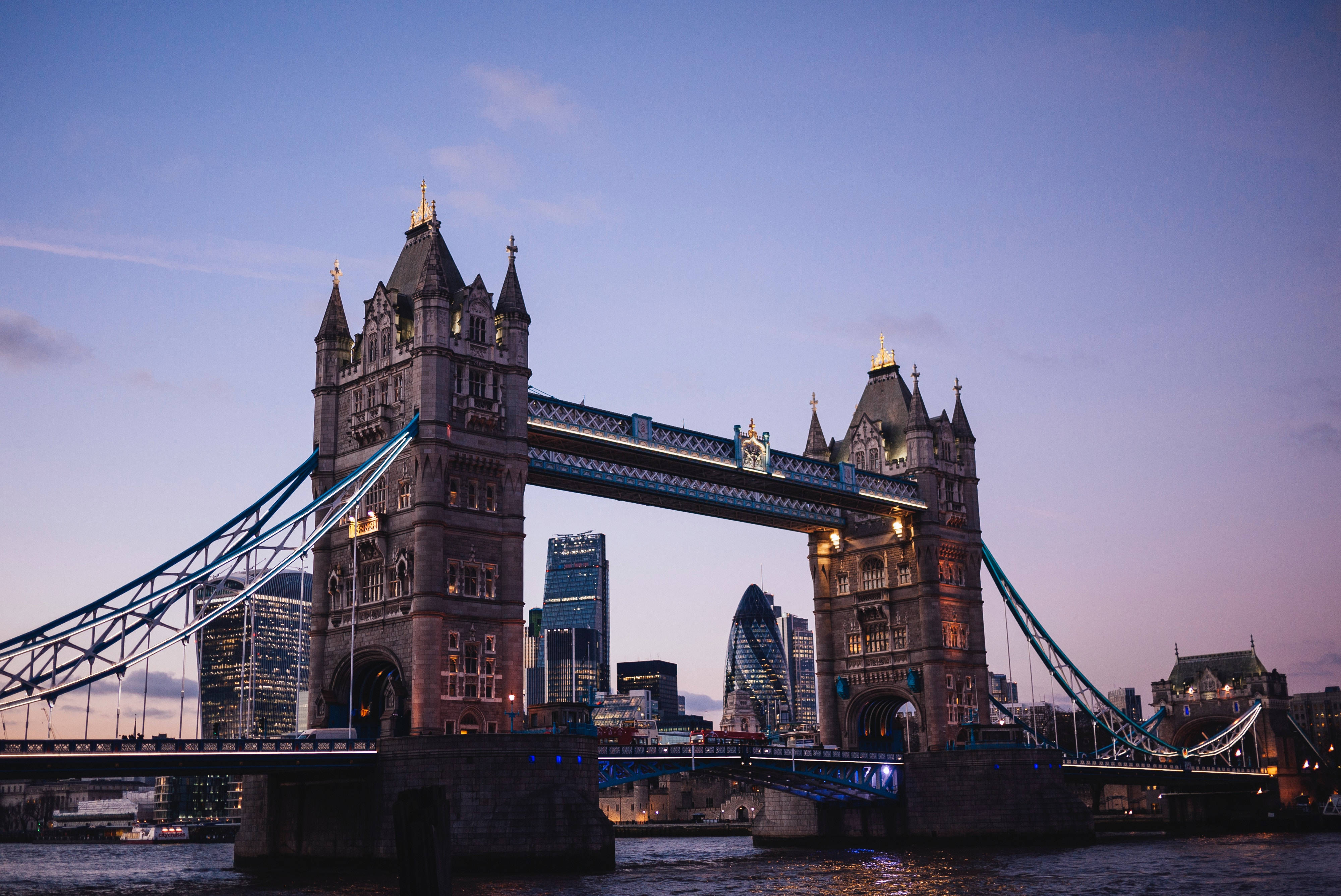Helder lug bo London Bridge Muurpapier